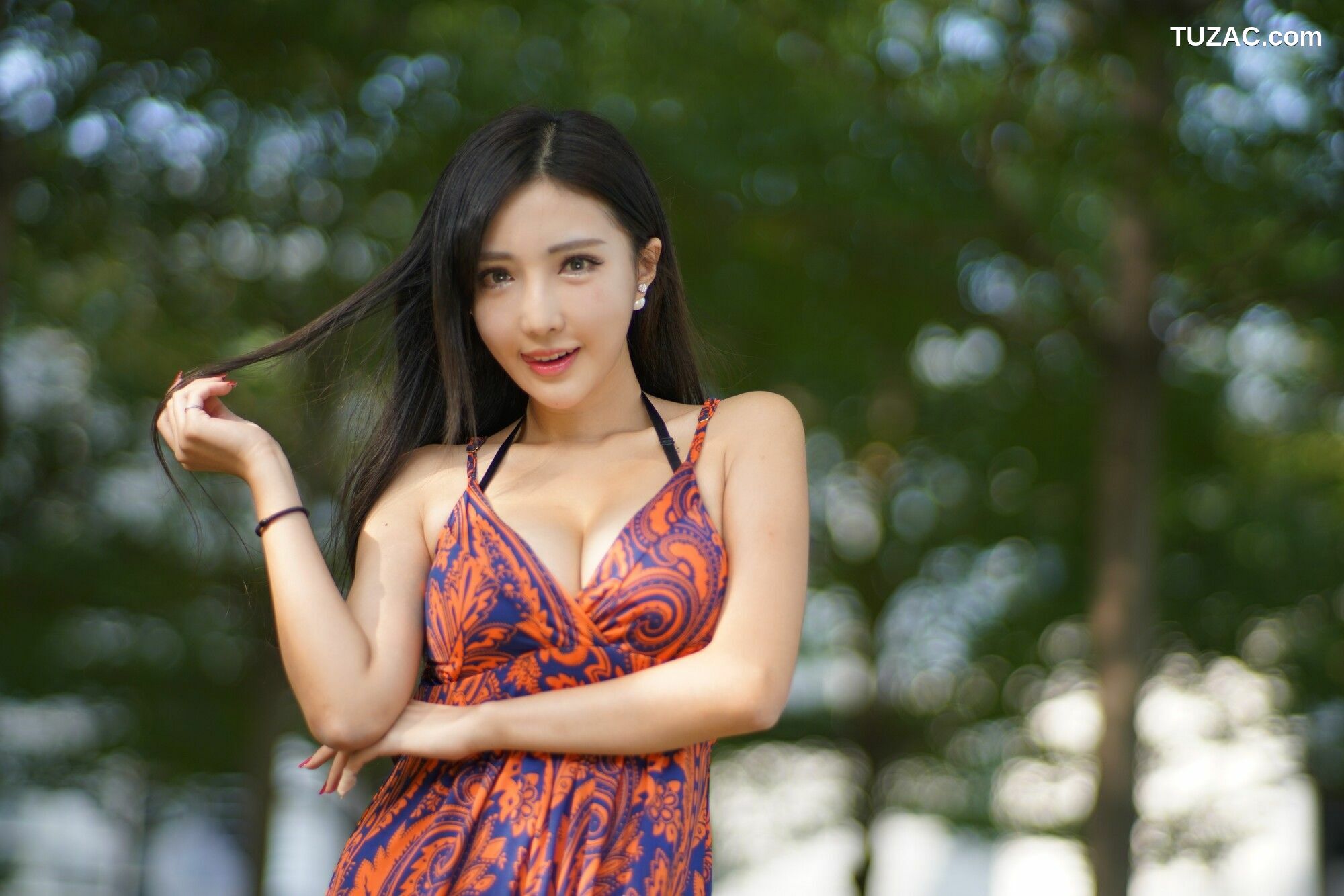 台湾正妹_ 赵芸Syuan《台中美術館 长裙系列》 写真集[68P]