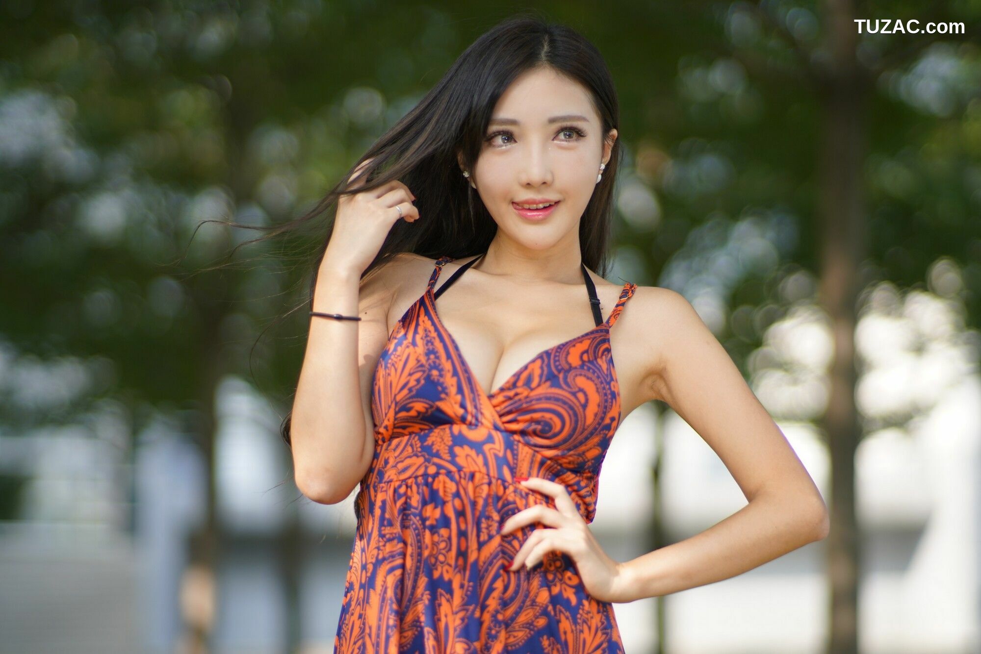 台湾正妹_ 赵芸Syuan《台中美術館 长裙系列》 写真集[68P]