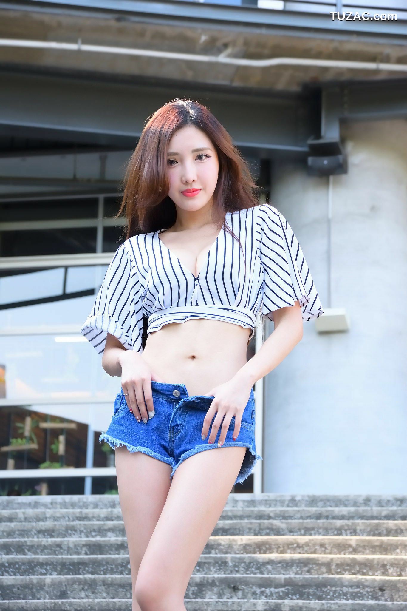 台湾正妹_ 赵芸Syuan《成熟长腿美女街拍》 写真集[65P]