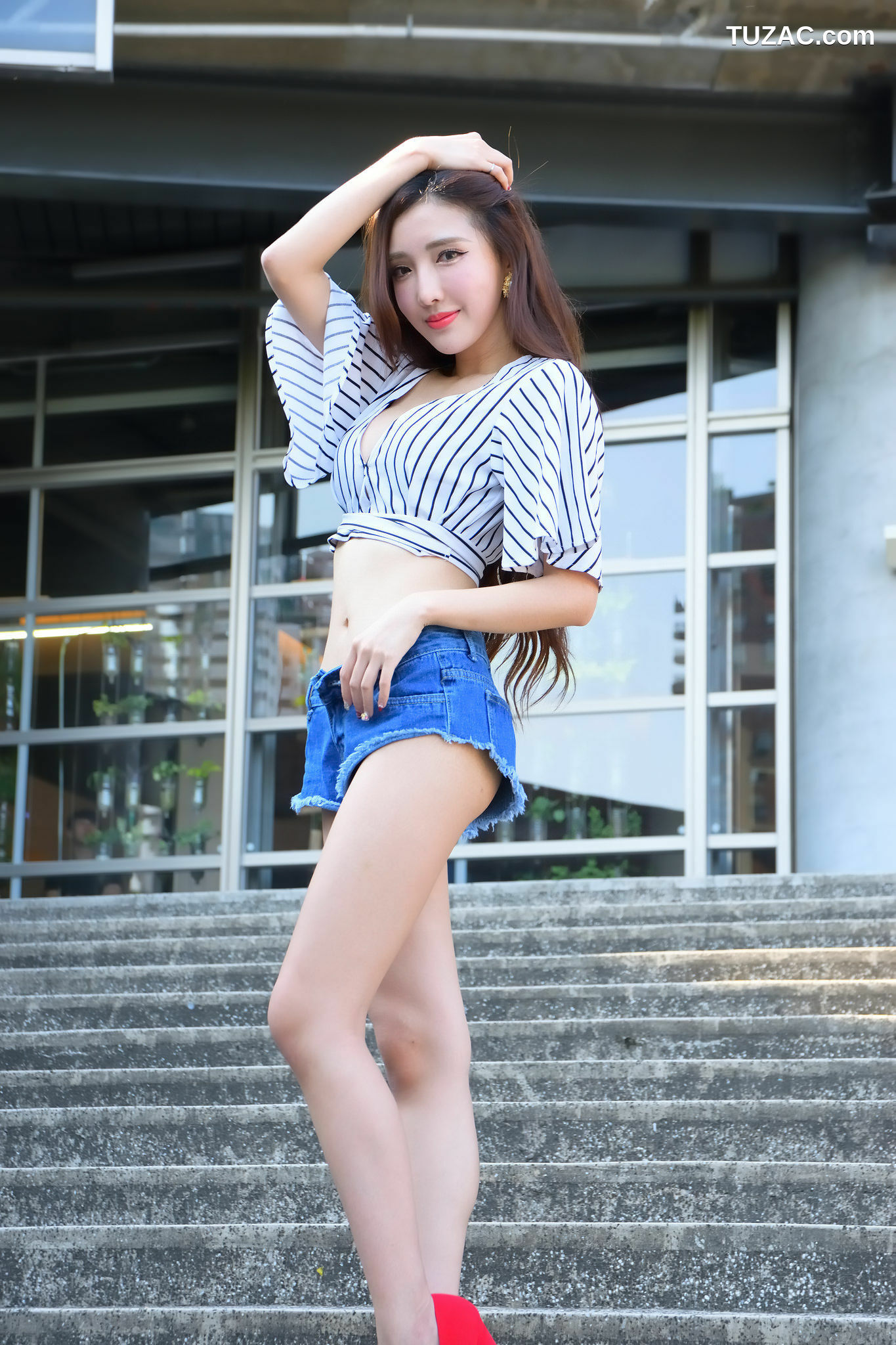 台湾正妹_ 赵芸Syuan《成熟长腿美女街拍》 写真集[65P]