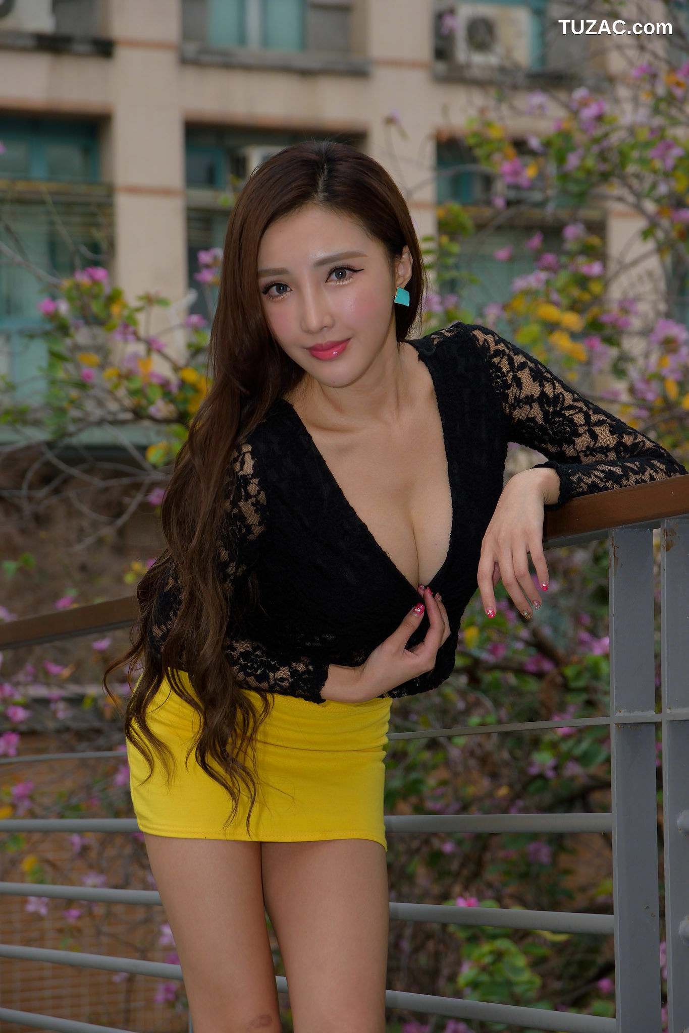 台湾正妹_ 赵芸Syuan《成熟长腿美女街拍》 写真集[65P]
