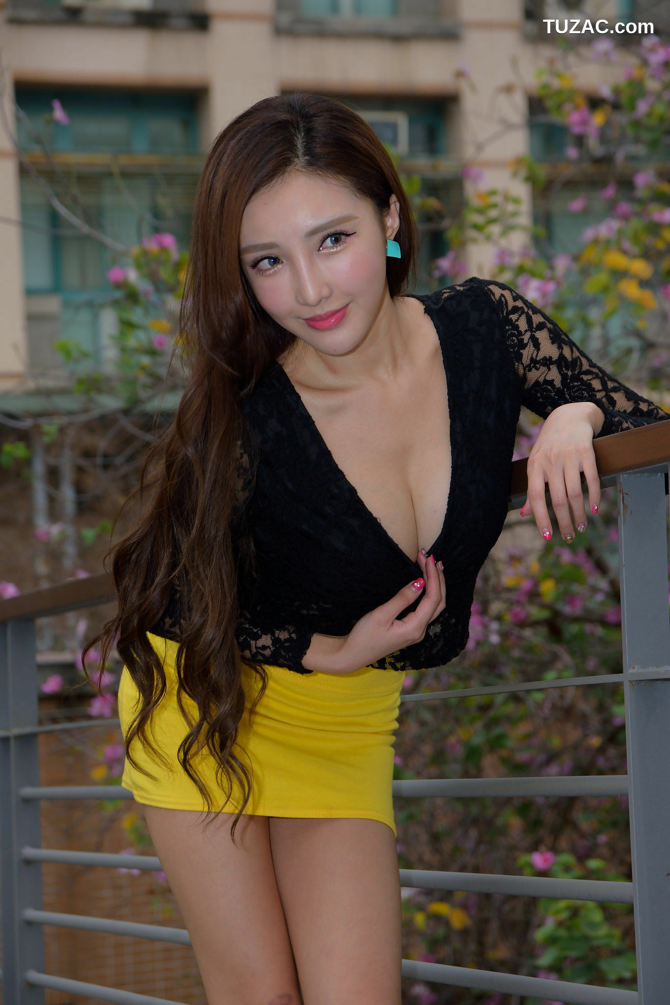 台湾正妹_ 赵芸Syuan《成熟长腿美女街拍》 写真集[65P]