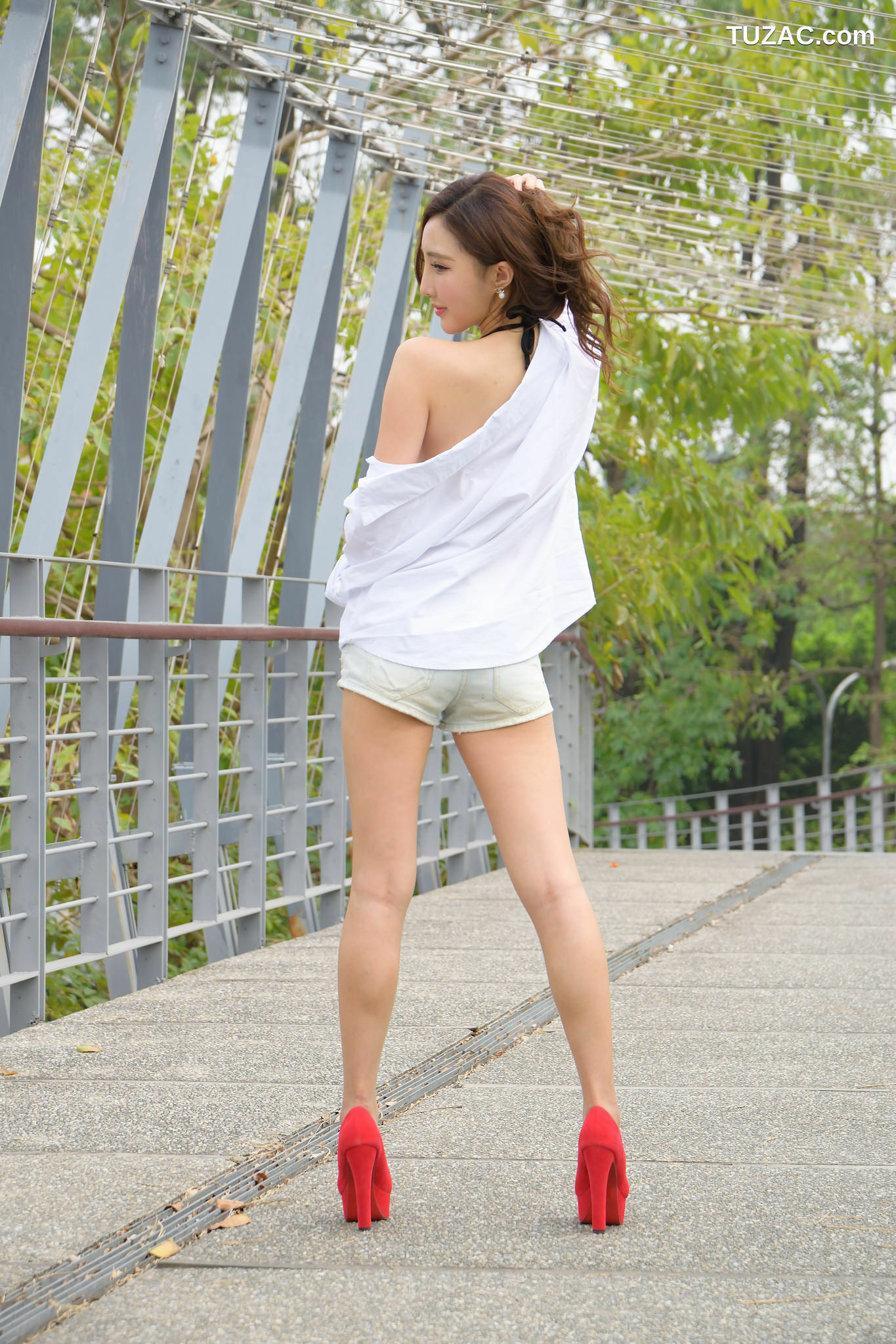 台湾正妹_ 赵芸Syuan《成熟长腿美女街拍》 写真集[65P]