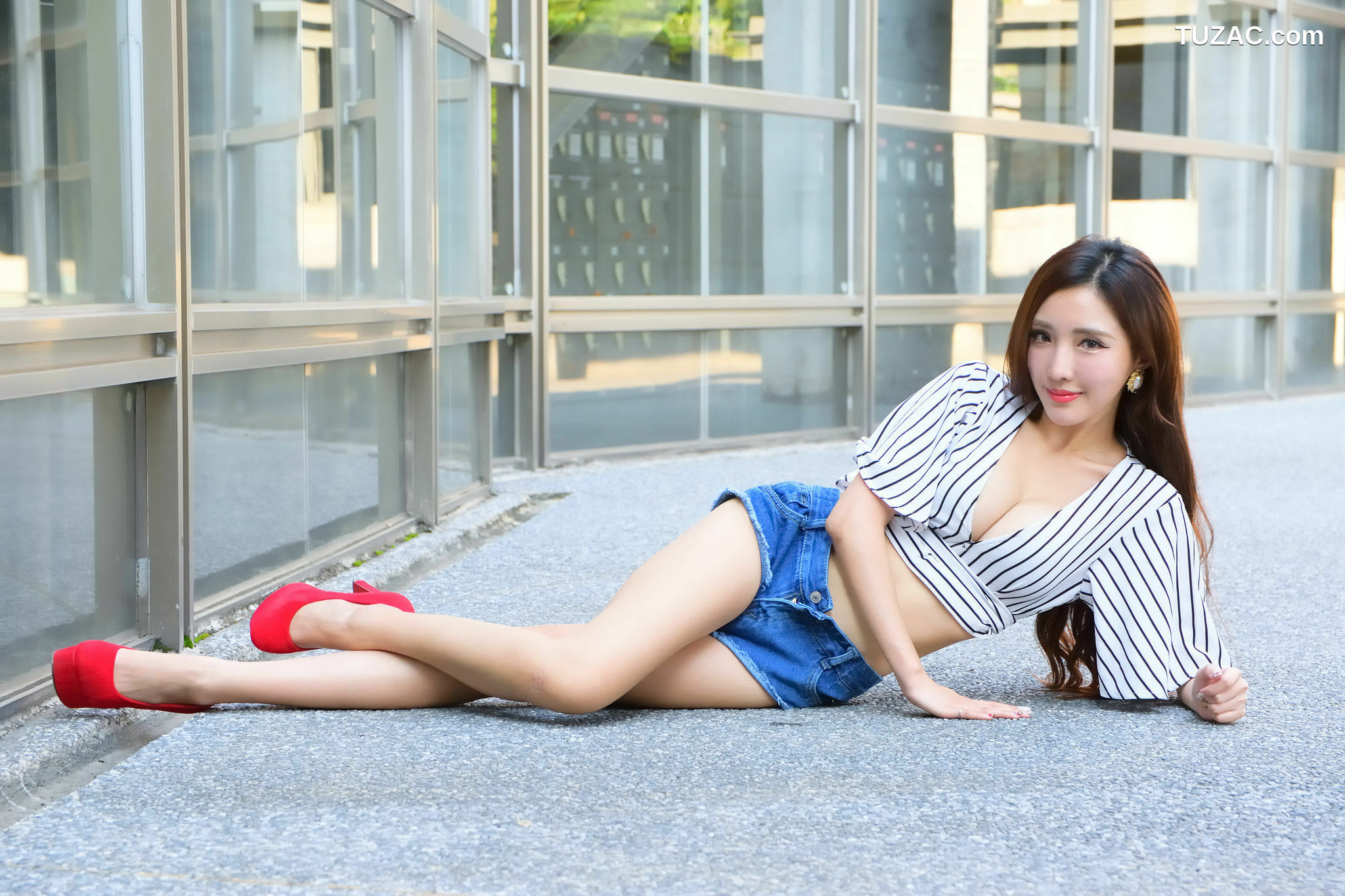 台湾正妹_ 赵芸Syuan《成熟长腿美女街拍》 写真集[65P]