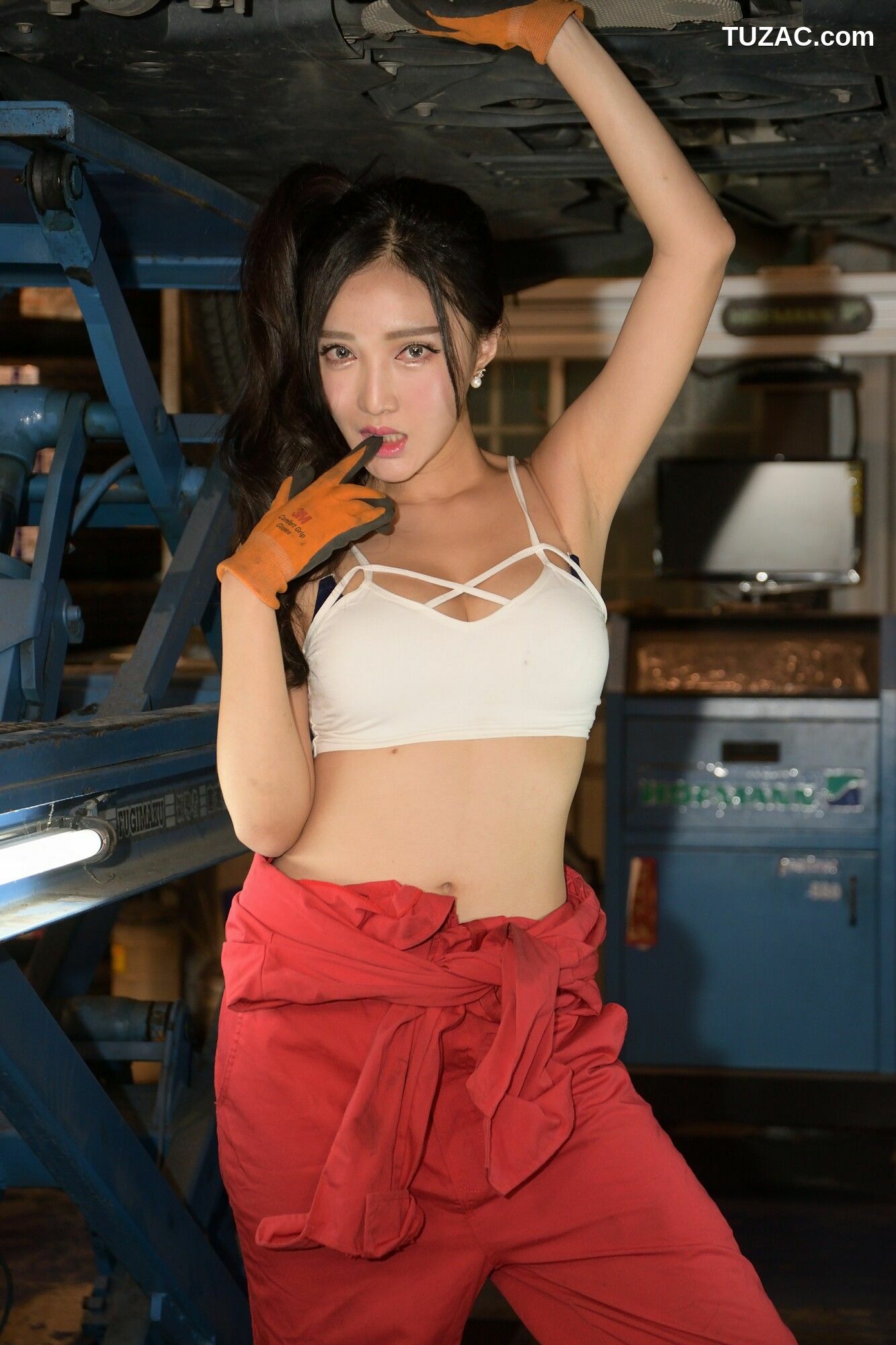 台湾正妹_ 赵芸Syuan《美颜的汽车修理工》 写真集[61P]