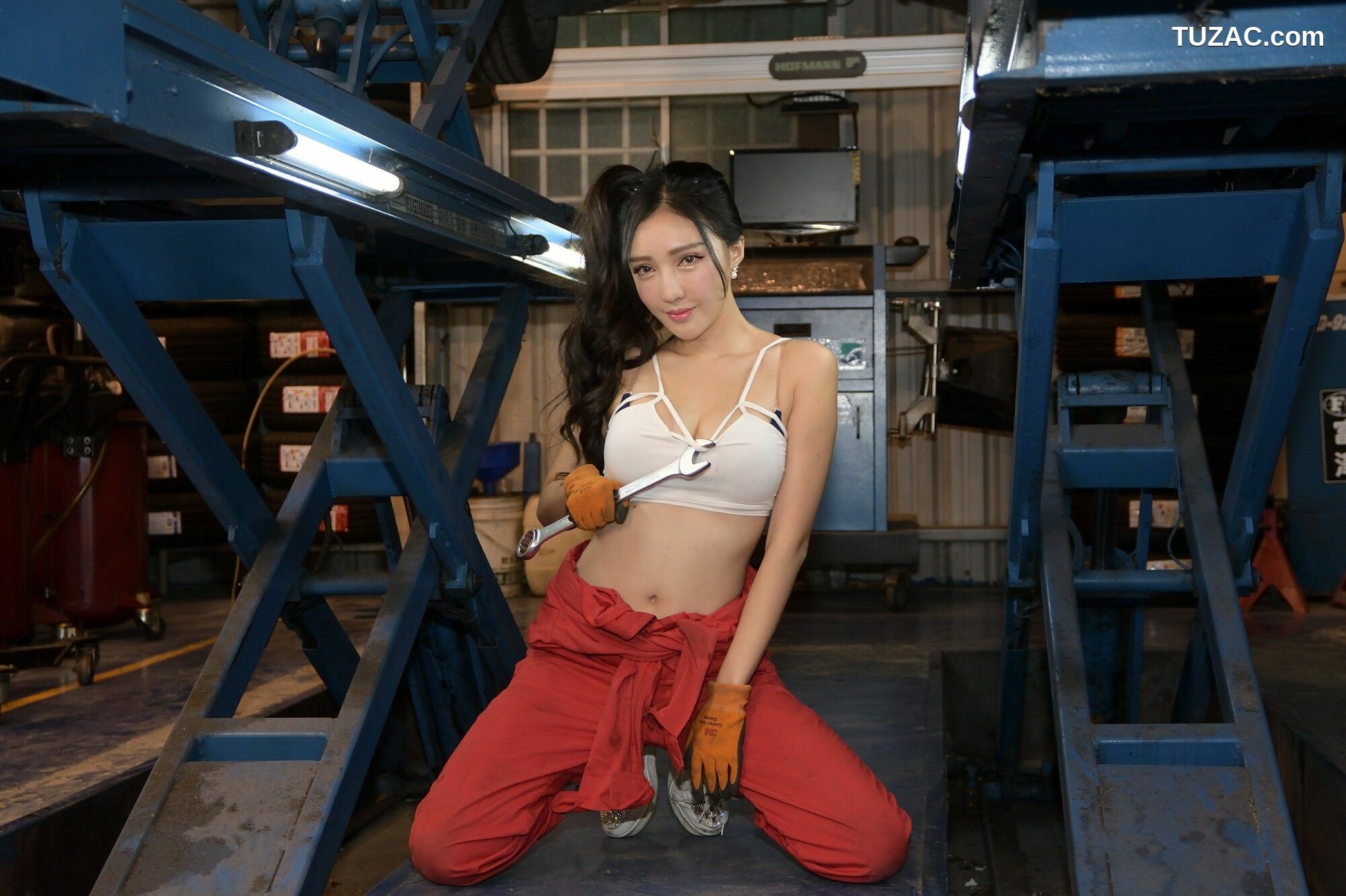 台湾正妹_ 赵芸Syuan《美颜的汽车修理工》 写真集[61P]