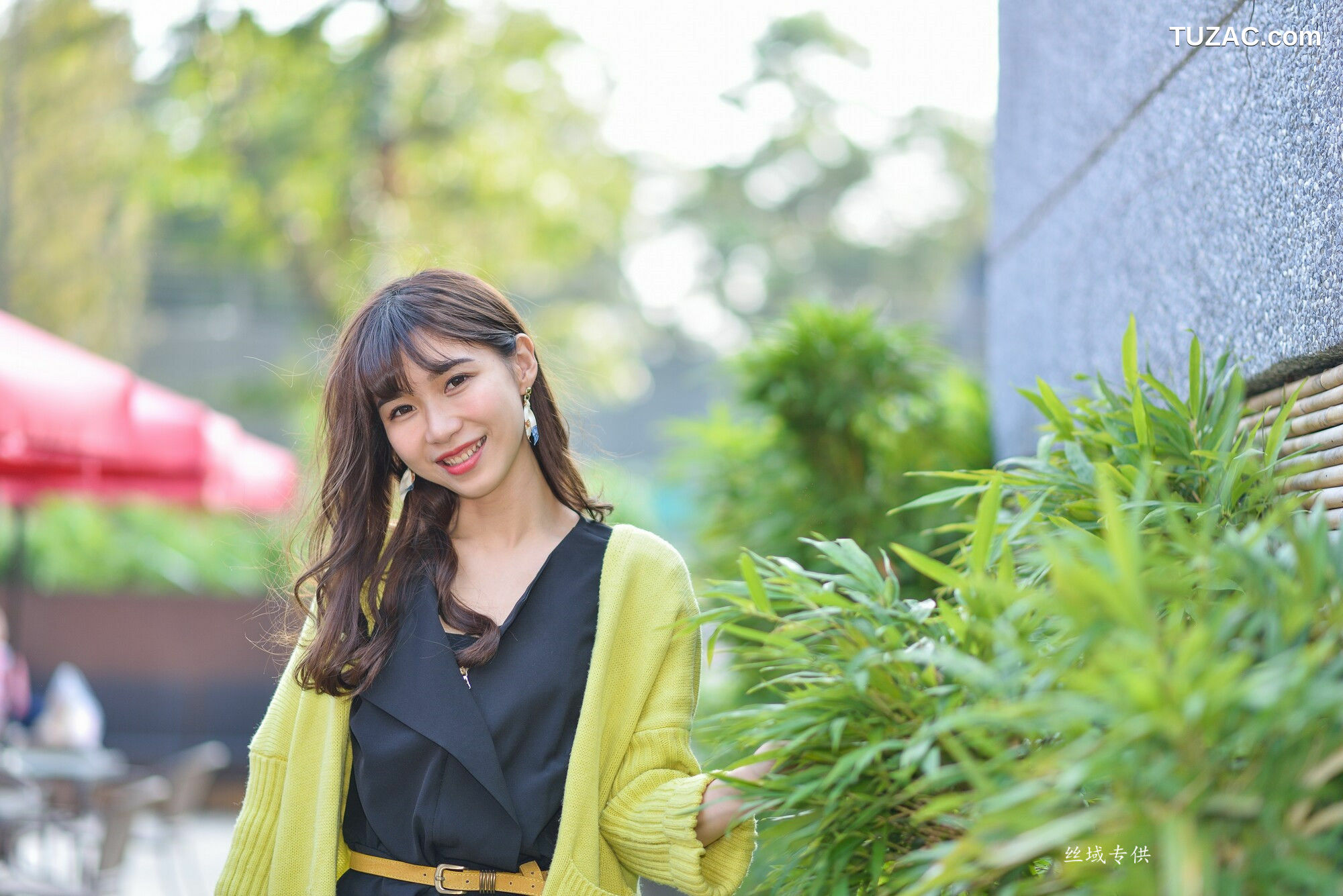 台湾正妹_ 題題《國美館.時裝》黑丝街拍 写真集[137P]