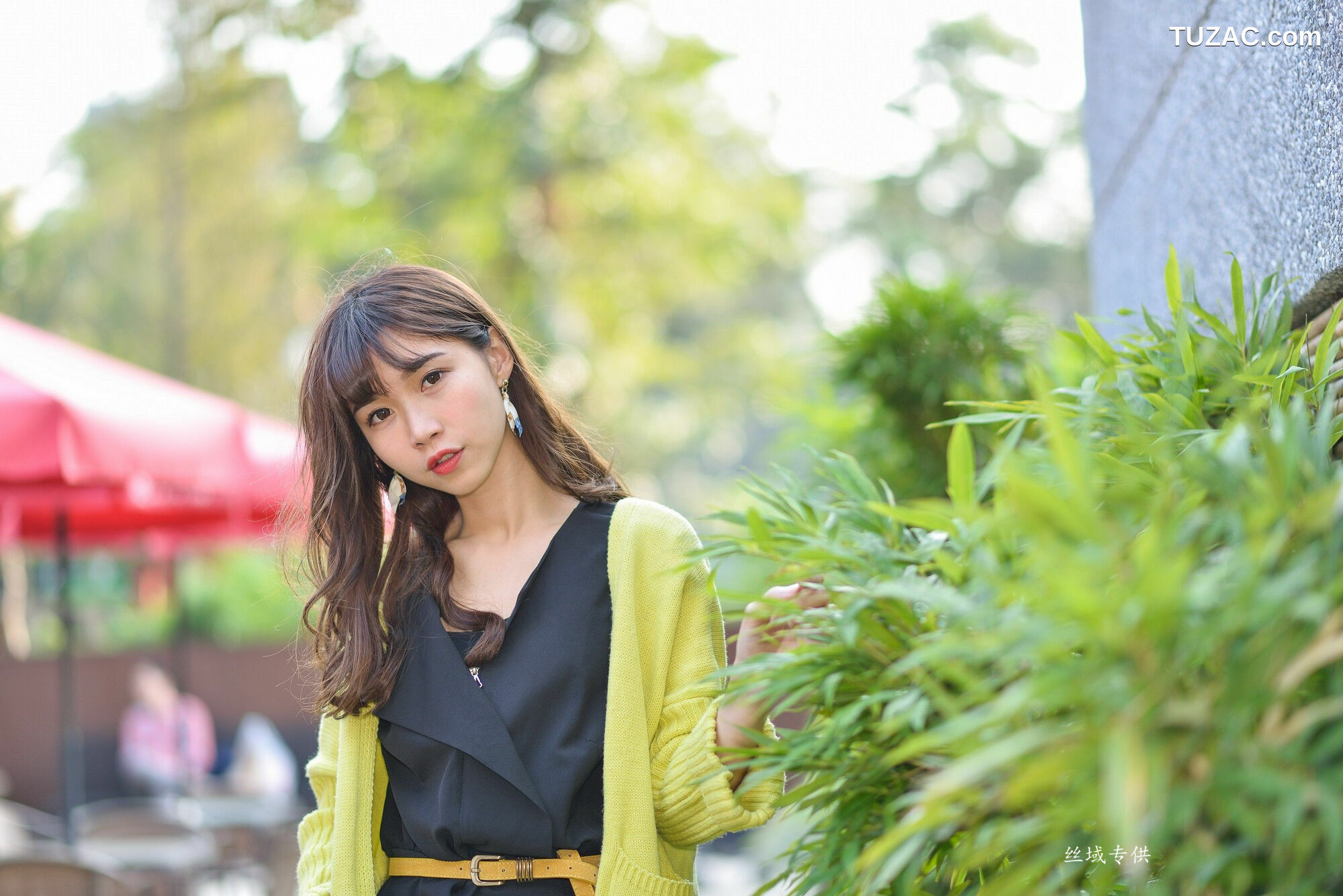 台湾正妹_ 題題《國美館.時裝》黑丝街拍 写真集[137P]