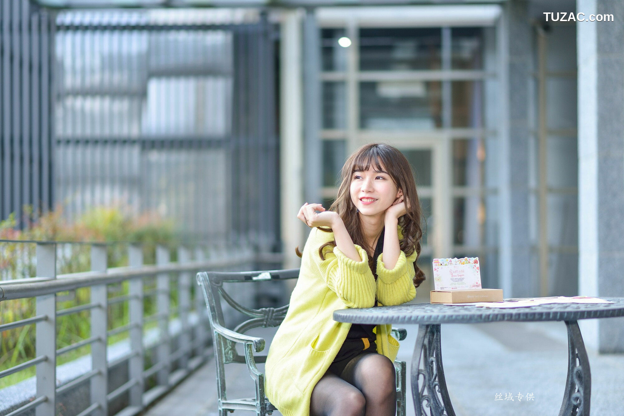 台湾正妹_ 題題《國美館.時裝》黑丝街拍 写真集[137P]