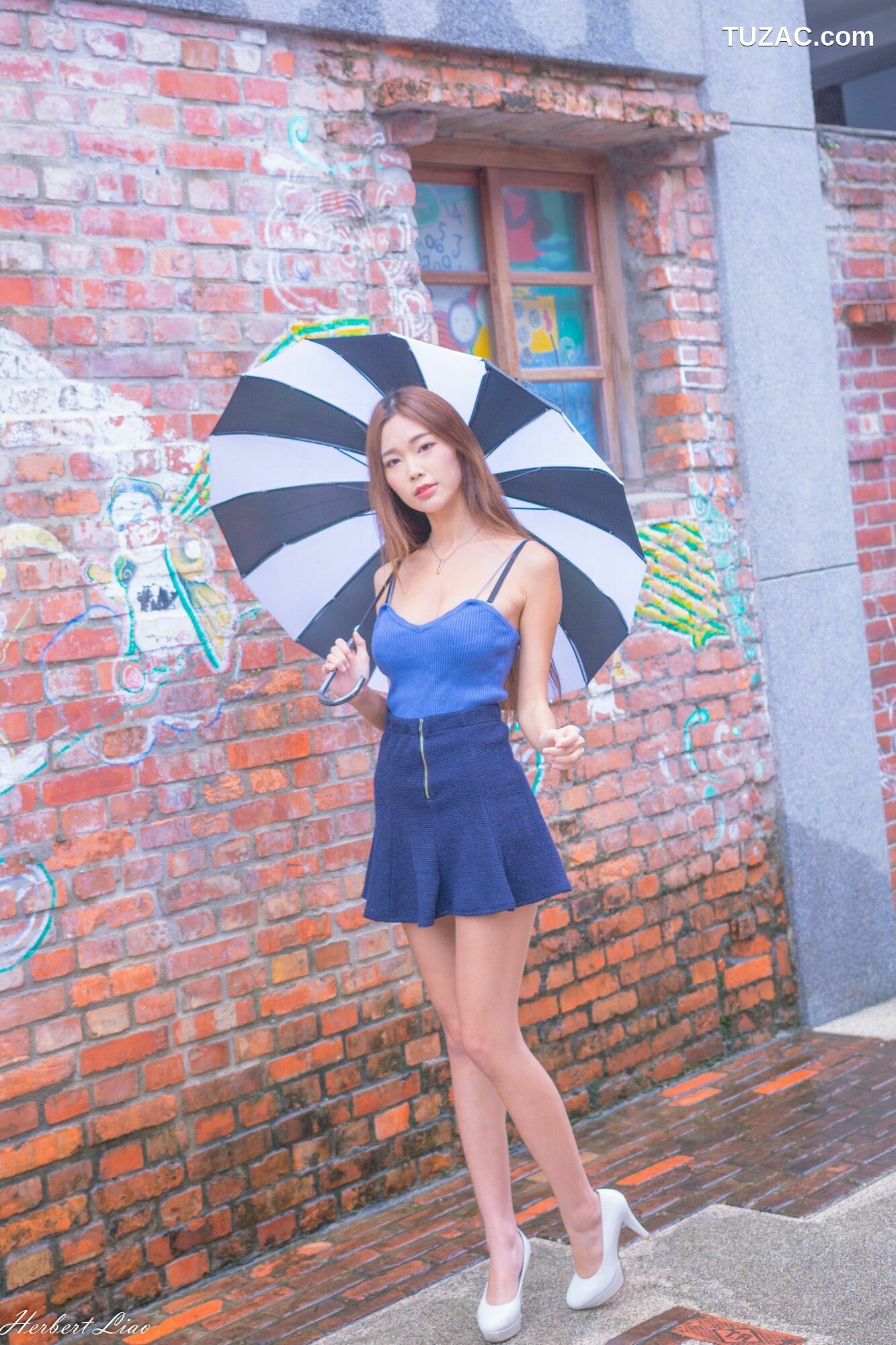 台湾正妹_ 黄上晏《剝皮寮~超短裙外拍》 写真集[61P]