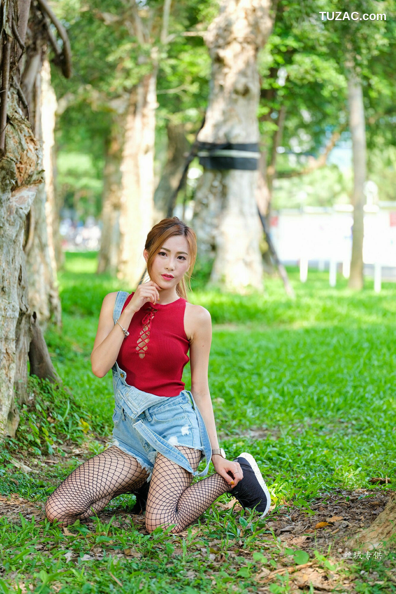 台湾正妹_ 黄艾比《外拍服装》网袜系列 写真集[85P]