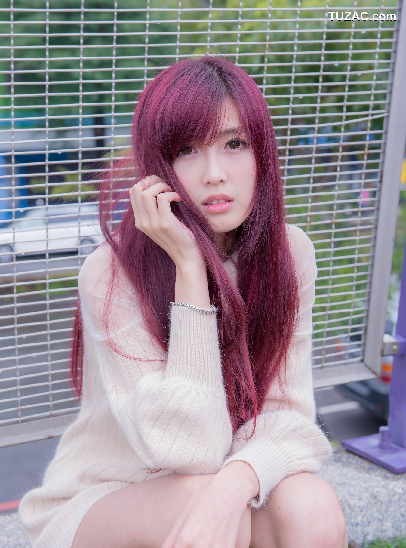台湾正妹_Kila晶晶/廖挺伶《针织衫套裙街拍》写真集