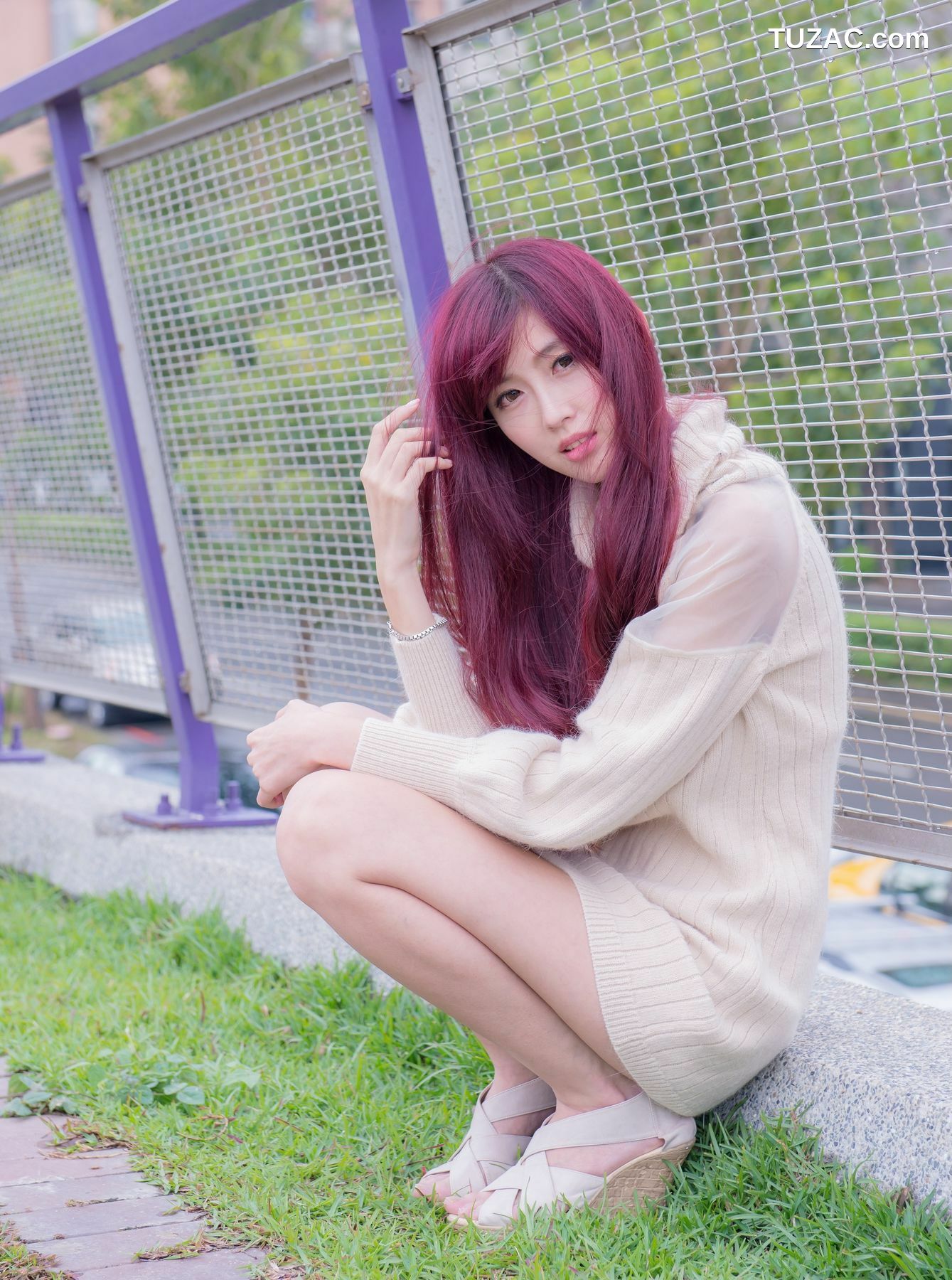 台湾正妹_Kila晶晶/廖挺伶《针织衫套裙街拍》写真集