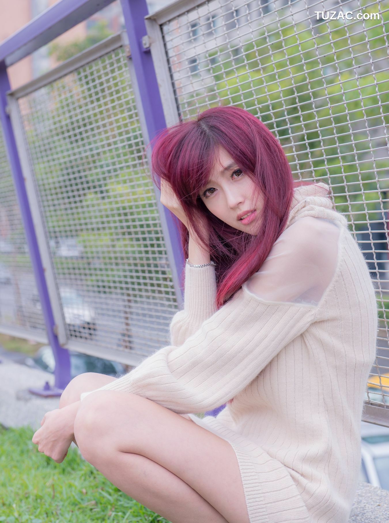 台湾正妹_Kila晶晶/廖挺伶《针织衫套裙街拍》写真集