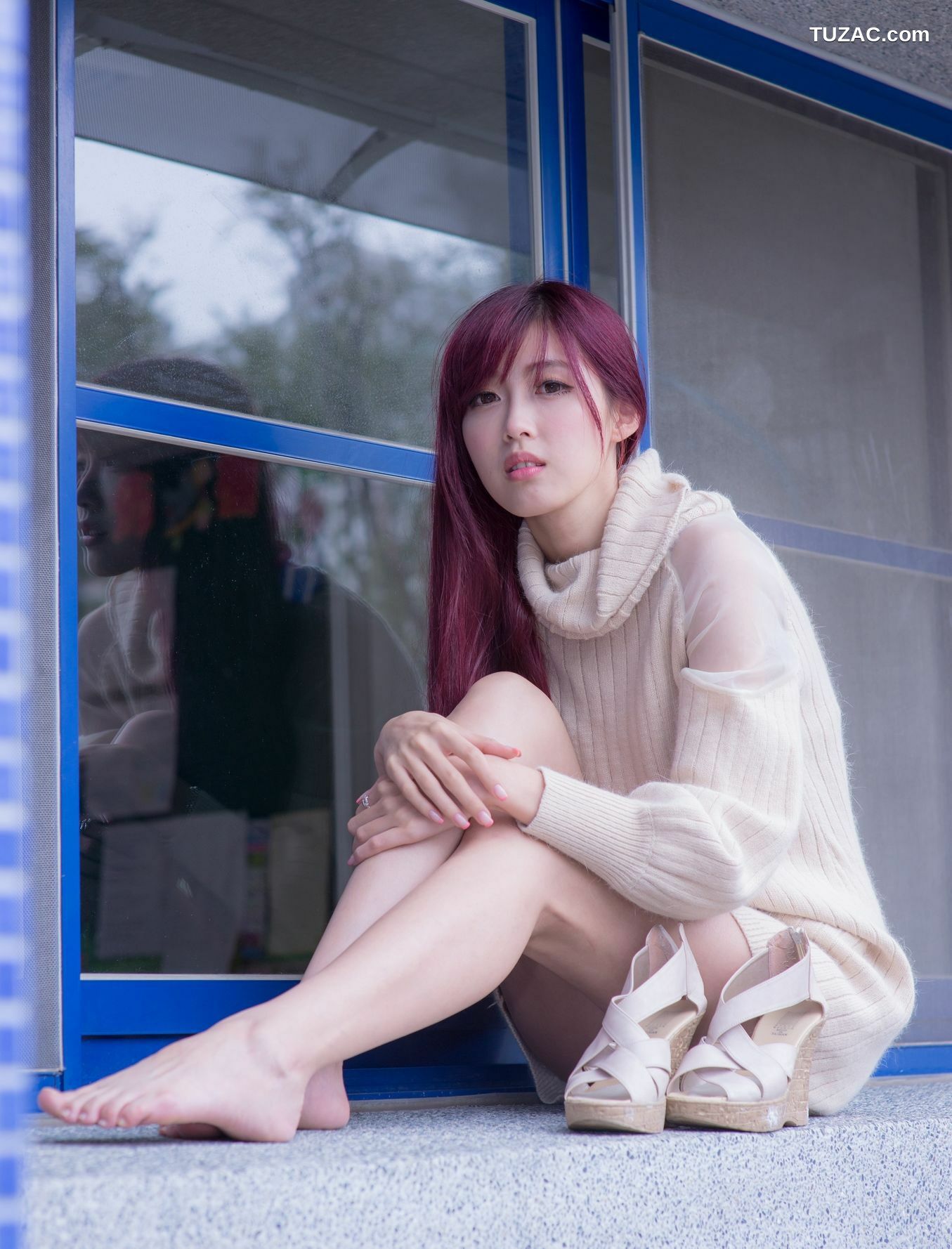 台湾正妹_Kila晶晶/廖挺伶《针织衫套裙街拍》写真集