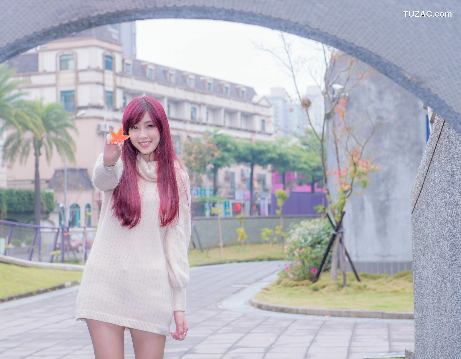 台湾正妹_Kila晶晶/廖挺伶《针织衫套裙街拍》写真集