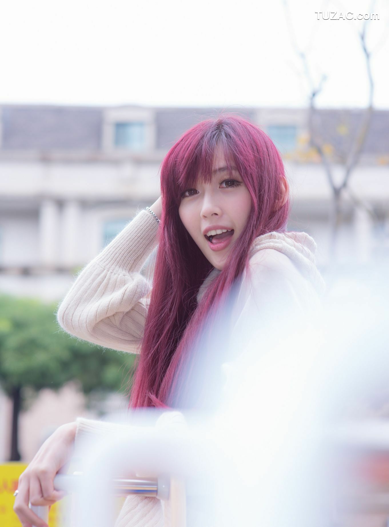 台湾正妹_Kila晶晶/廖挺伶《针织衫套裙街拍》写真集