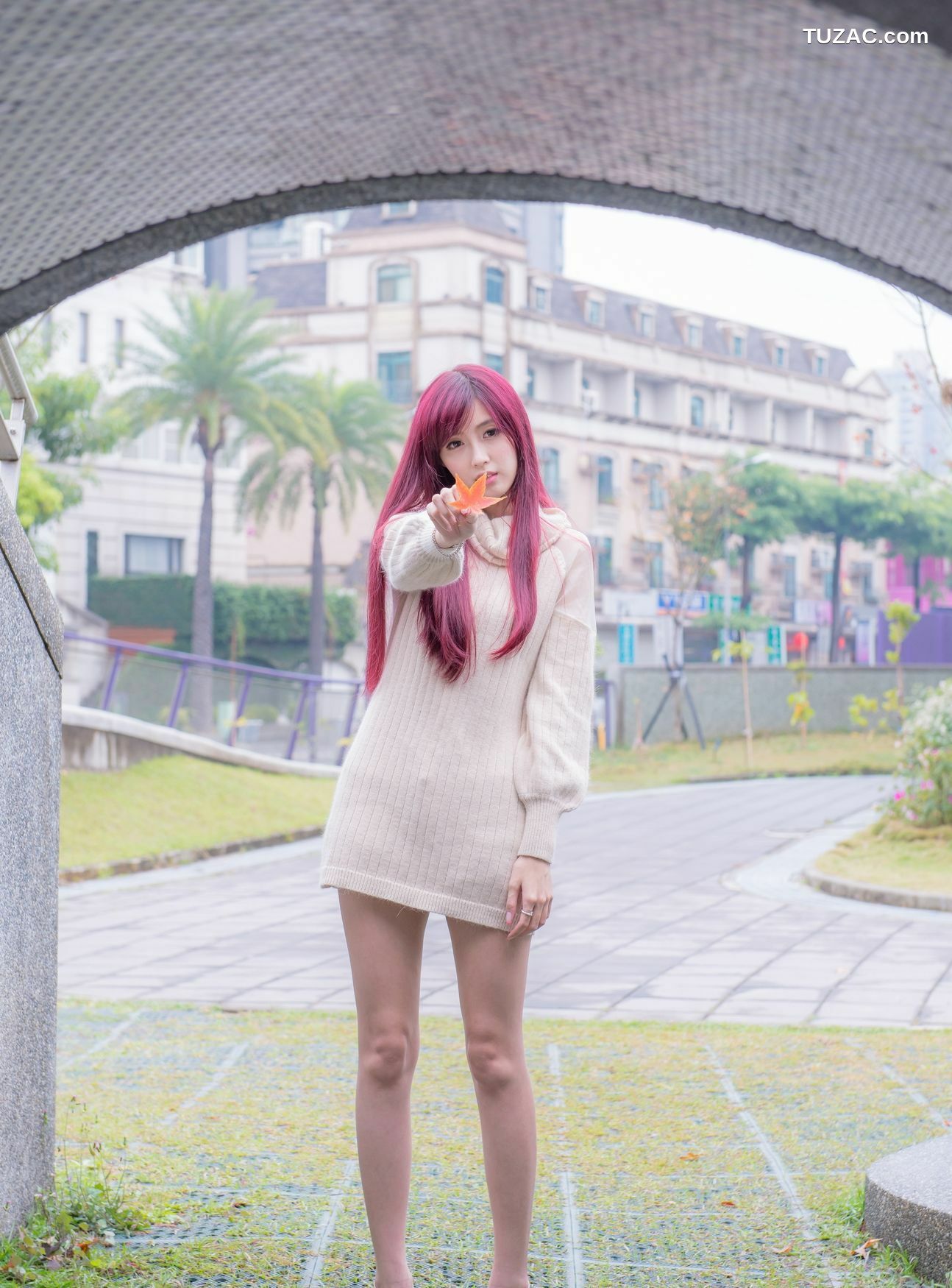 台湾正妹_Kila晶晶/廖挺伶《针织衫套裙街拍》写真集