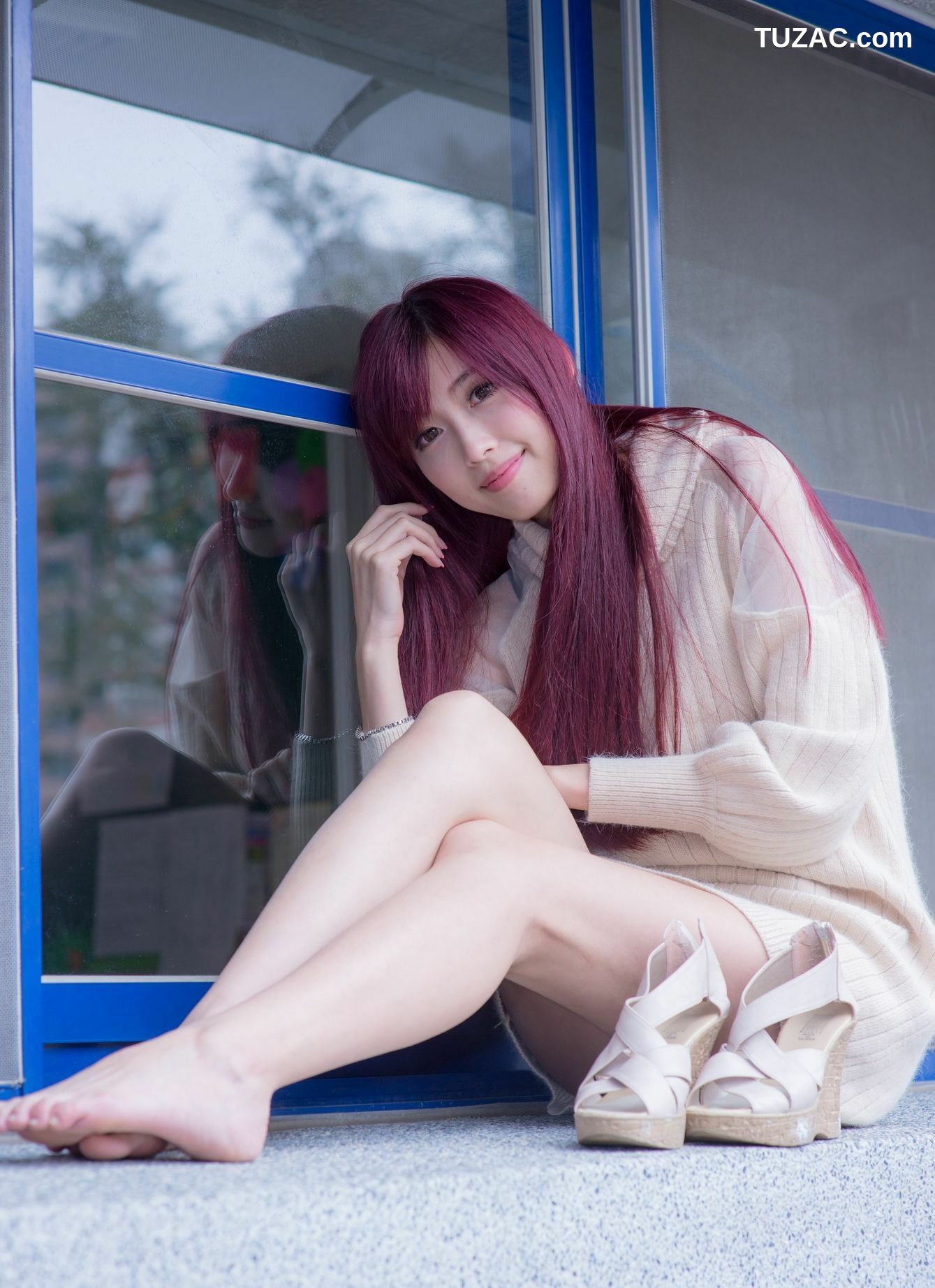 台湾正妹_Kila晶晶/廖挺伶《针织衫套裙街拍》写真集