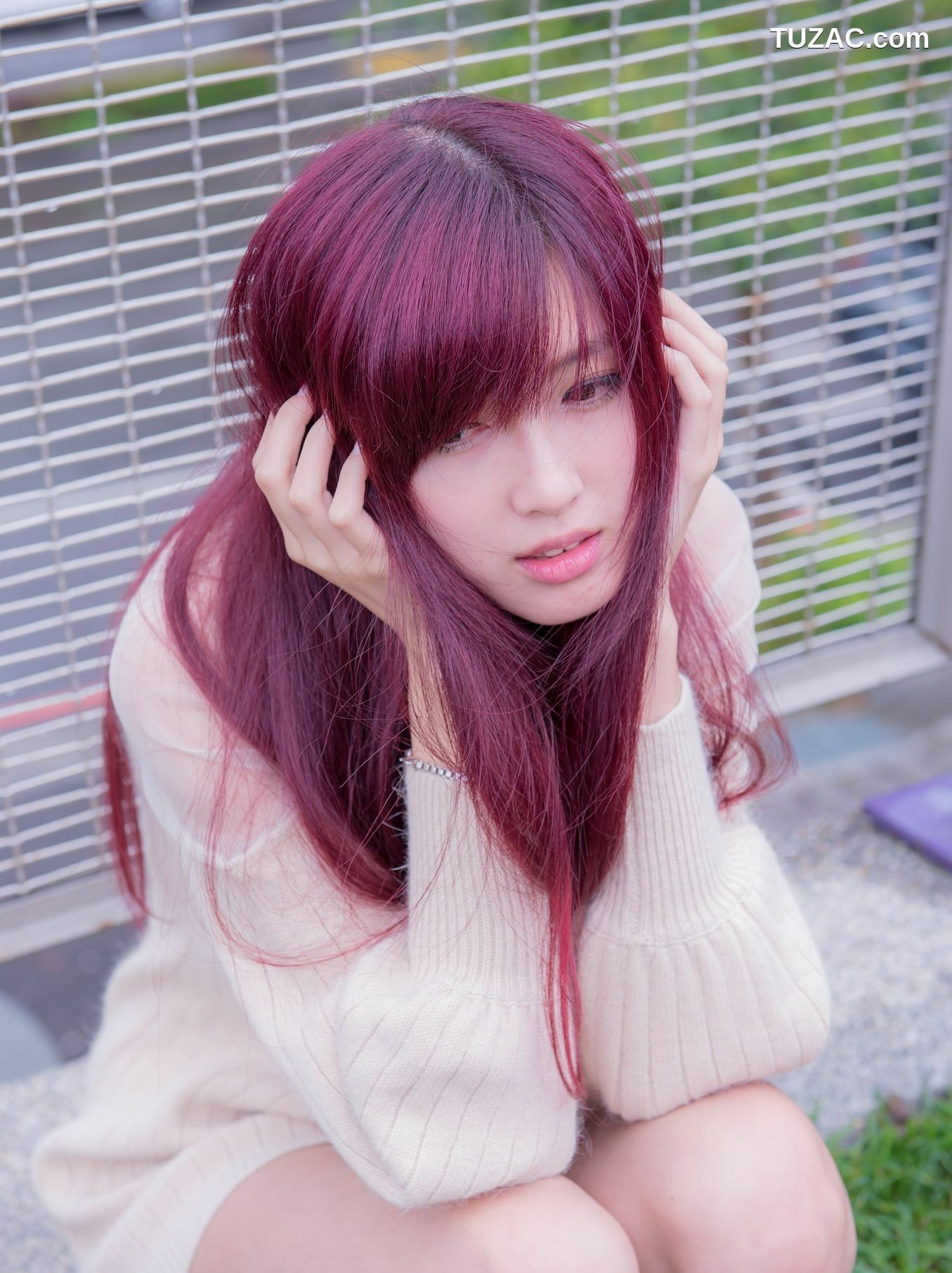 台湾正妹_Kila晶晶/廖挺伶《针织衫套裙街拍》写真集