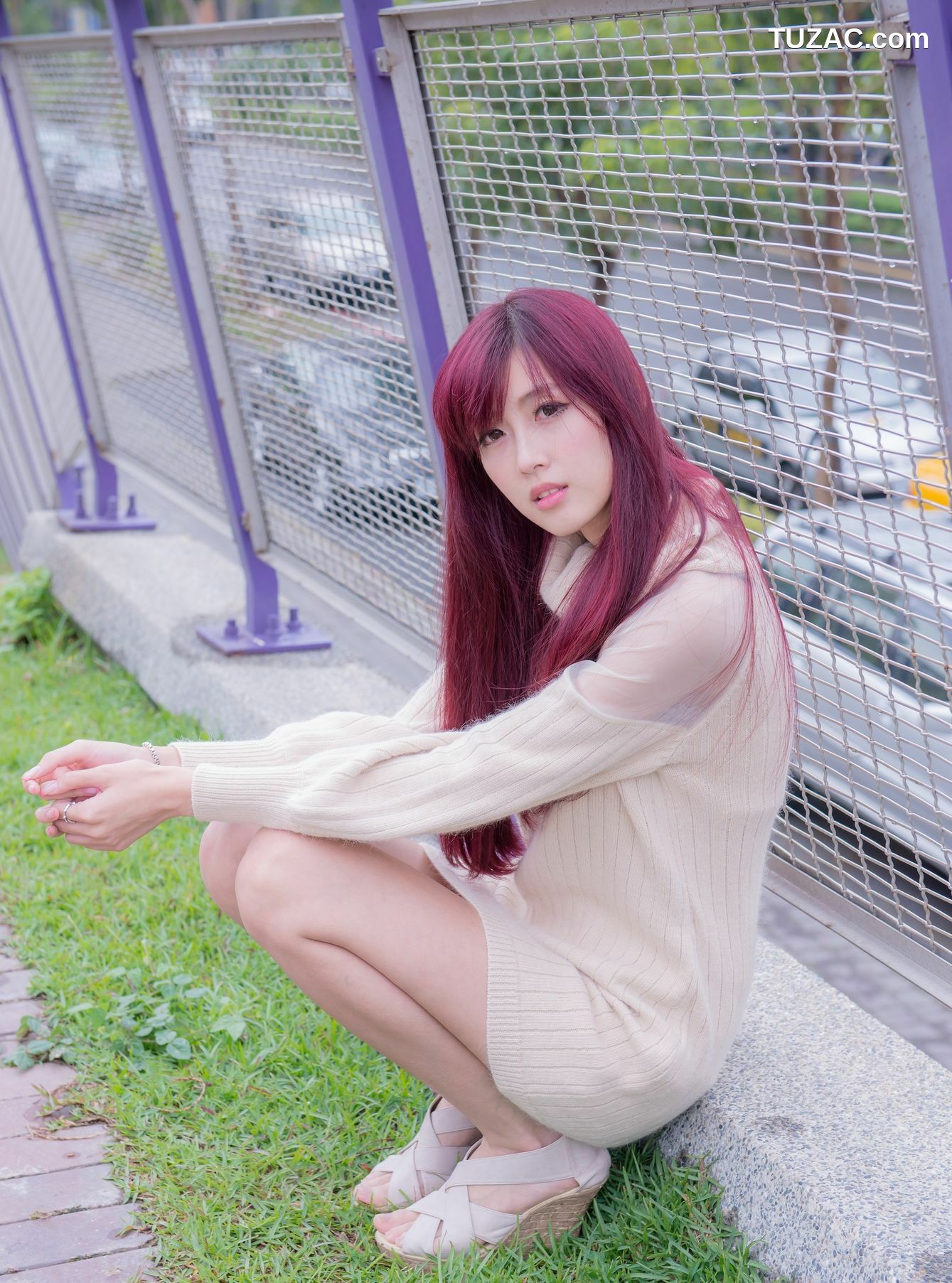 台湾正妹_Kila晶晶/廖挺伶《针织衫套裙街拍》写真集