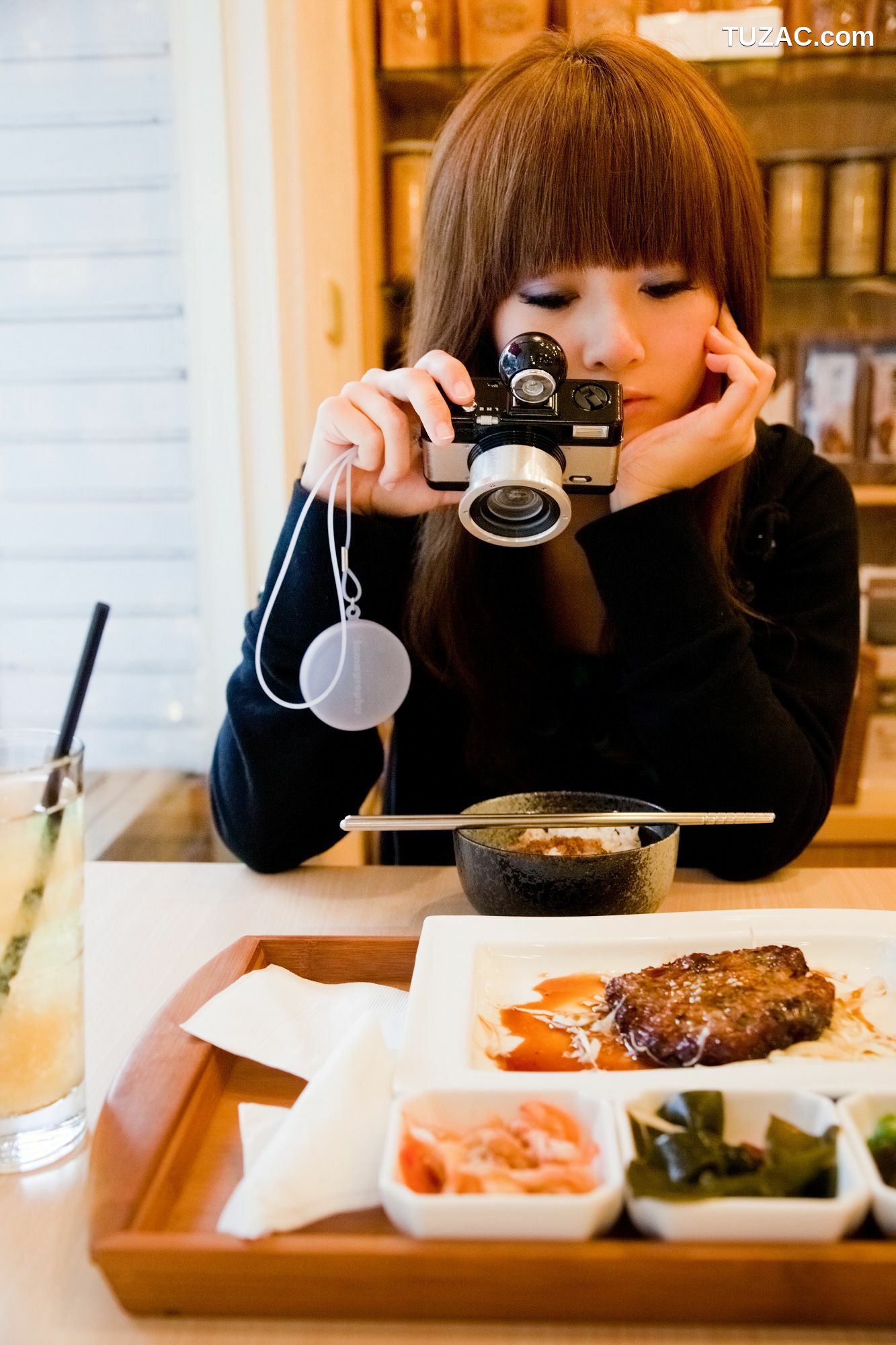 台湾正妹_Mikako/张允霏《果子在果子咖啡》写真集