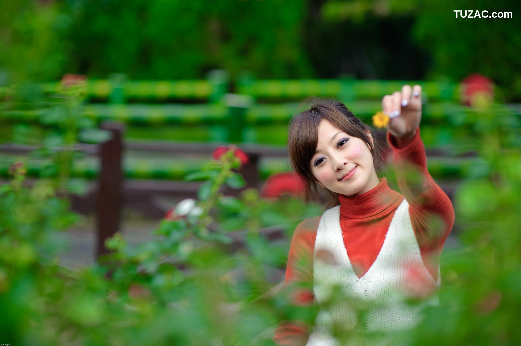 台湾正妹_Mikako/果子MM《雙溪公園+原住民公園外拍》第II部 写真集