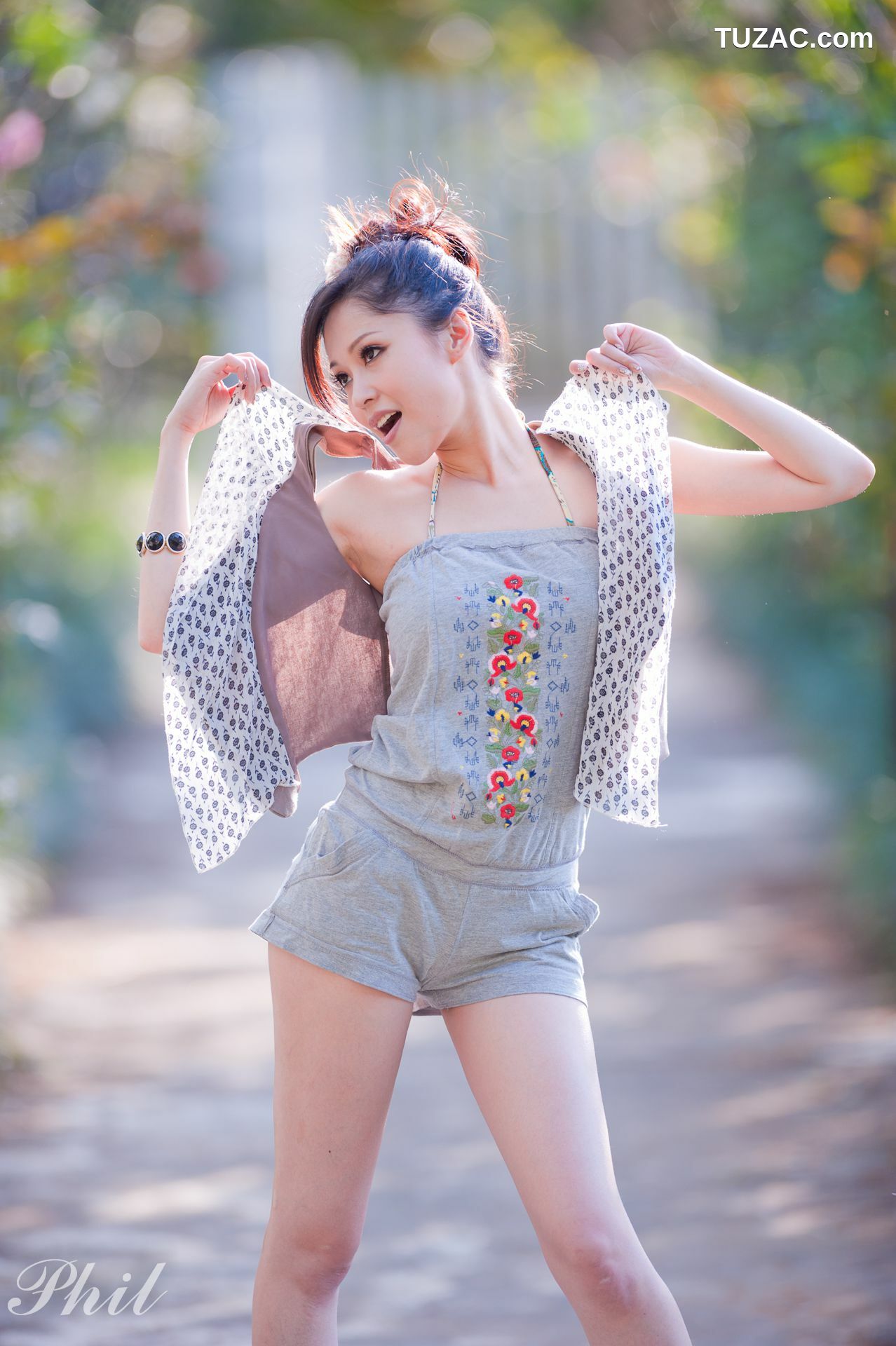 台湾正妹_台湾女神Avy杜可薇《吊带短裤系列》小清新唯美外拍写真集