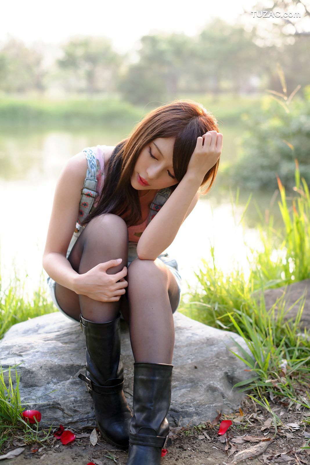 台湾正妹_台湾女神张齐郡JULIE《踏青》写真集
