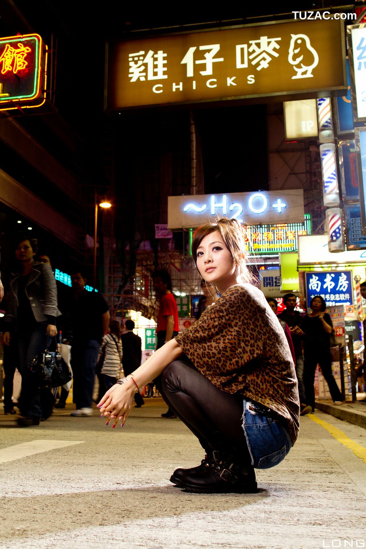 台湾正妹_台湾果子MM《港澳之旅》夜市街拍系列 写真集