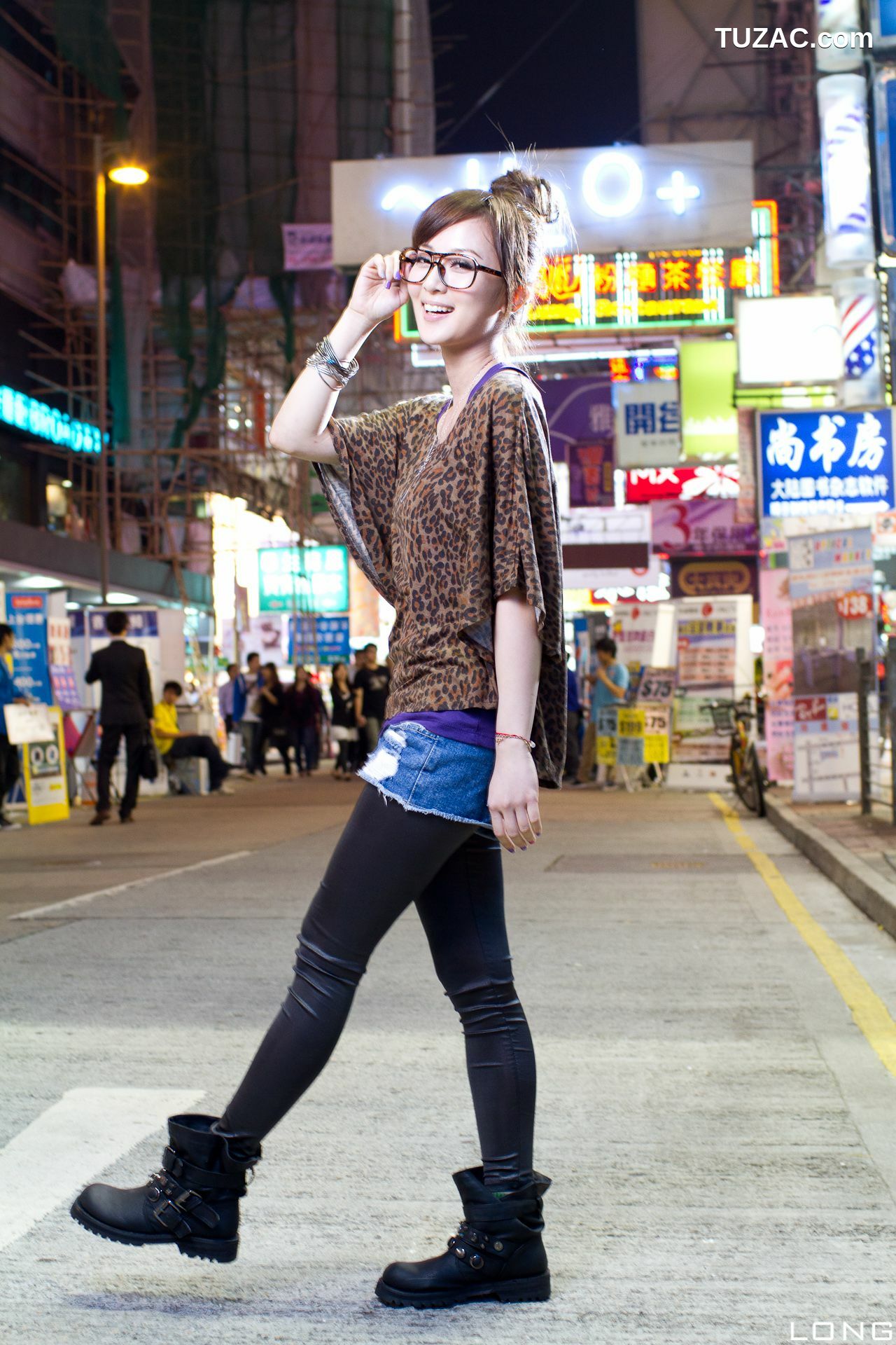 台湾正妹_台湾果子MM《港澳之旅》夜市街拍系列 写真集