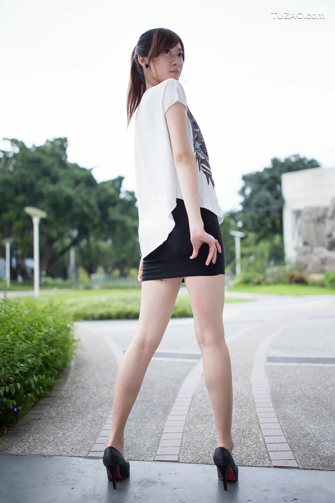 台湾正妹_台湾模特Queena/林茉晶《公园外拍》写真集