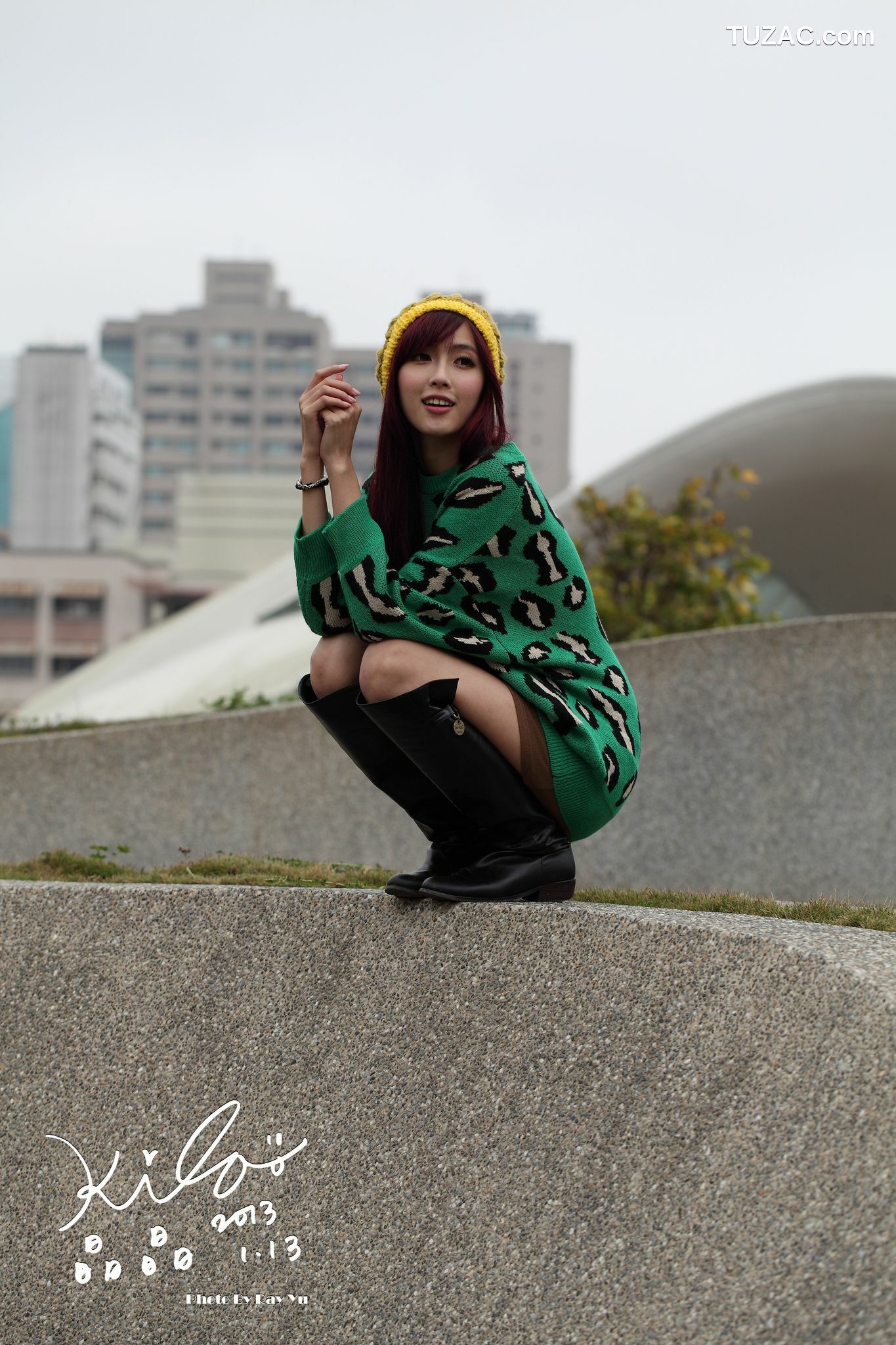 台湾正妹_台湾模特廖挺伶/Kila晶晶《绿色长衣+长靴》街拍写真集