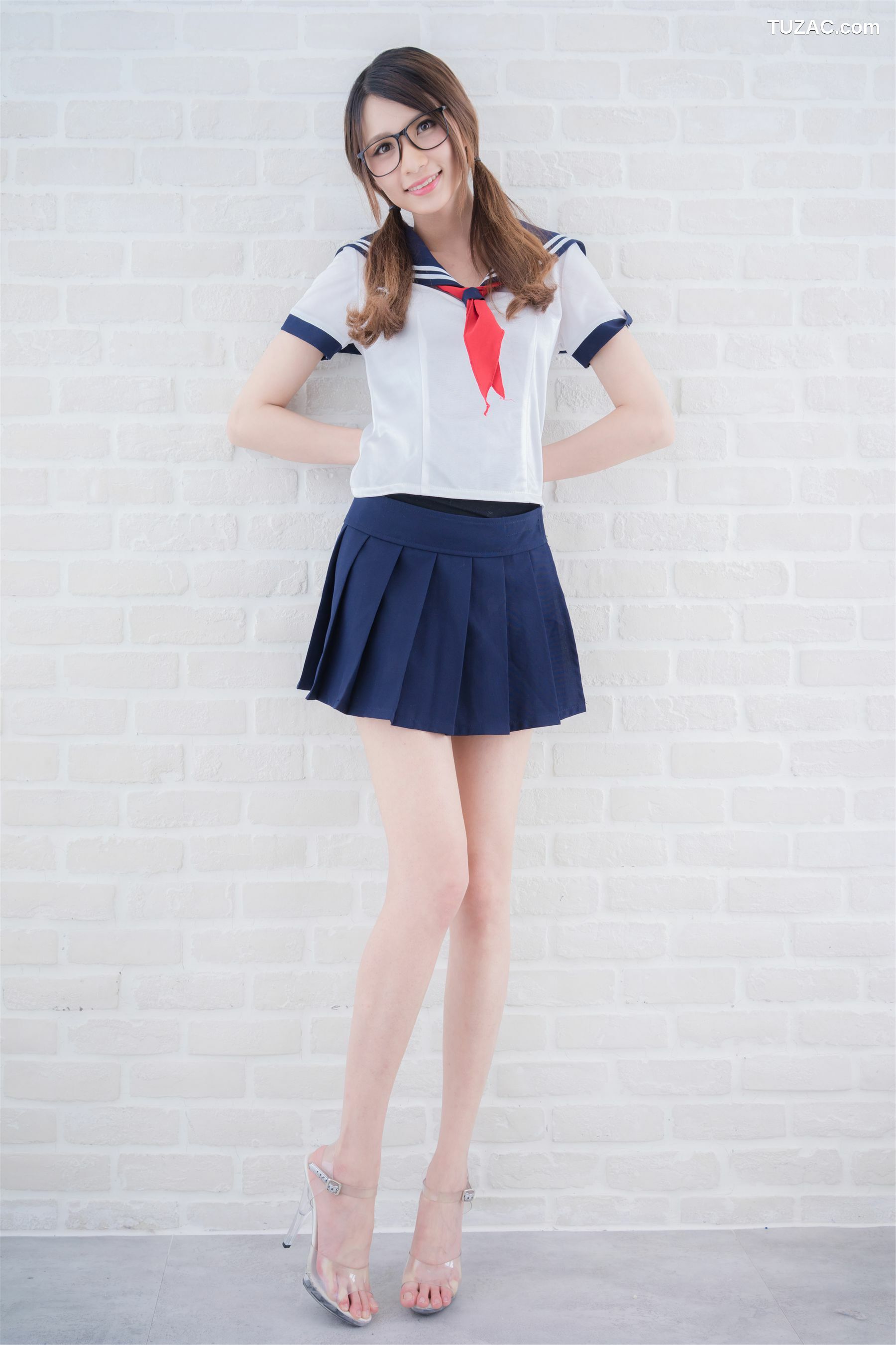 台湾正妹_台湾正妹Candice蔡译心《清新水手服学妹》写真集