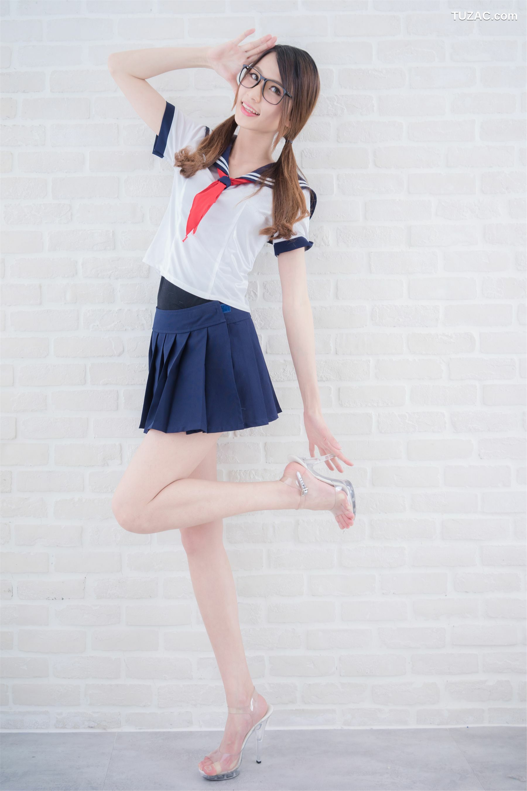 台湾正妹_台湾正妹Candice蔡译心《清新水手服学妹》写真集