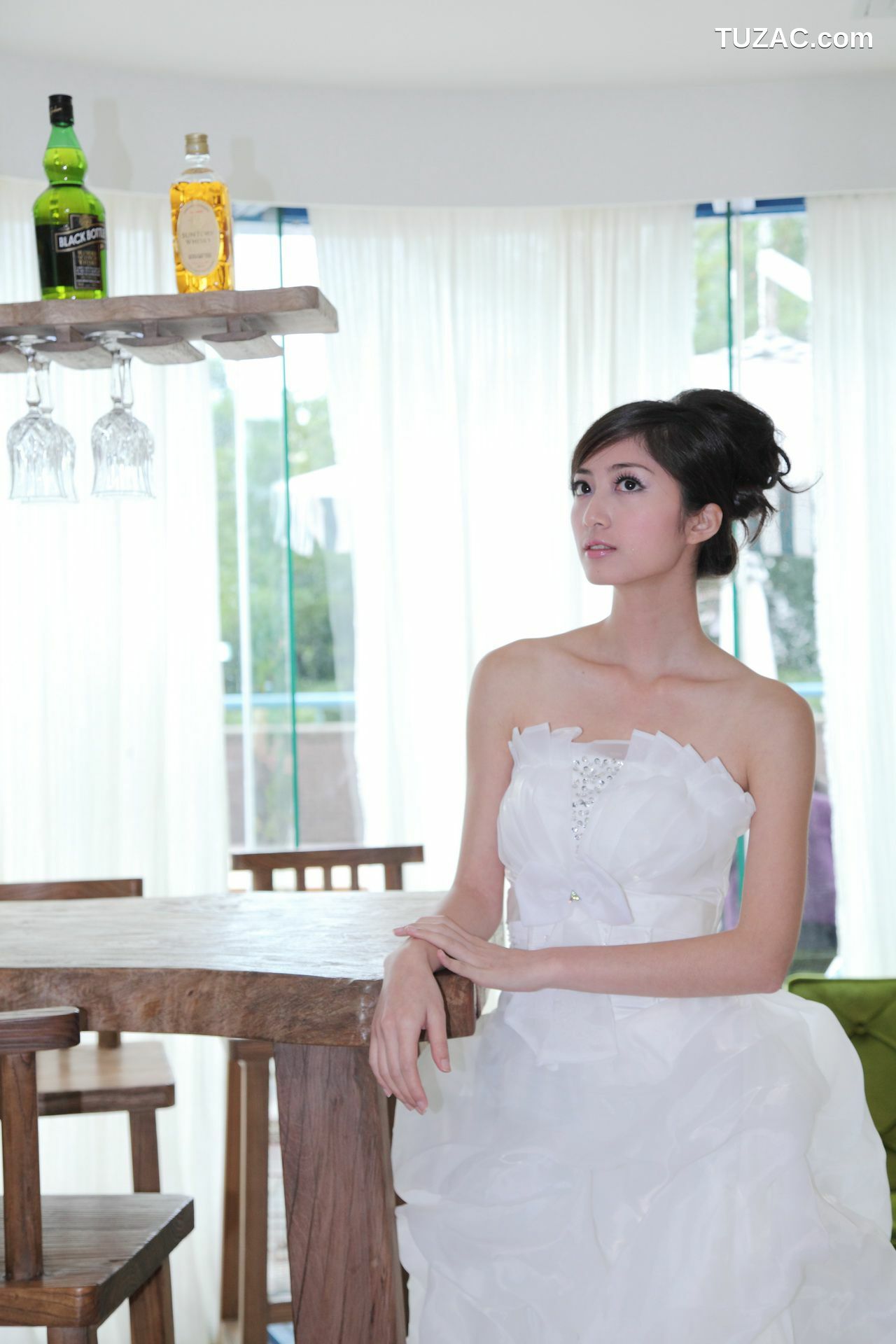 台湾正妹_台湾气质美女Emily《唯美白色婚纱》 写真集