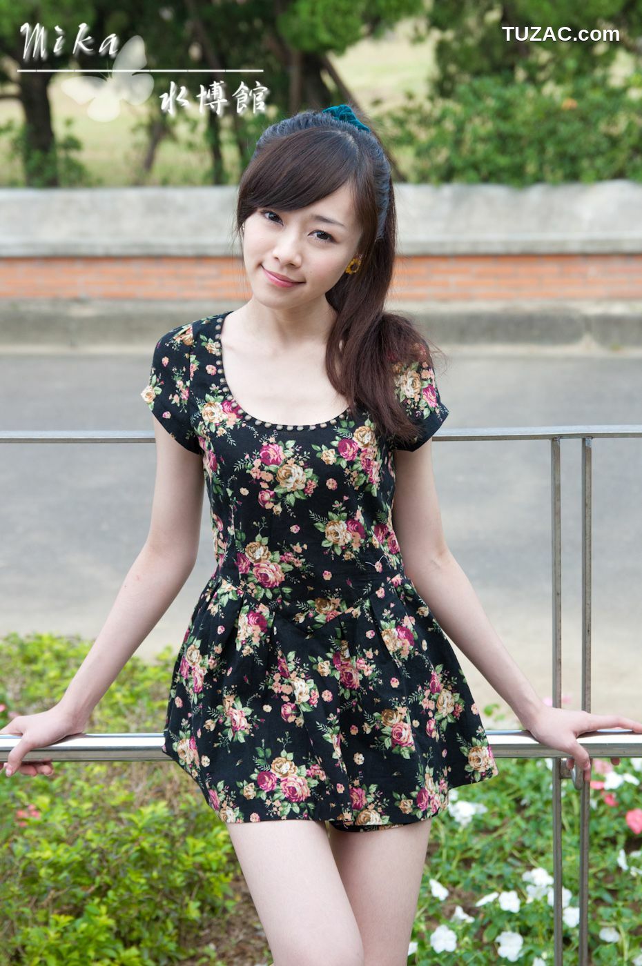 台湾正妹_台湾清纯正妹Mika《水博管街拍》写真集