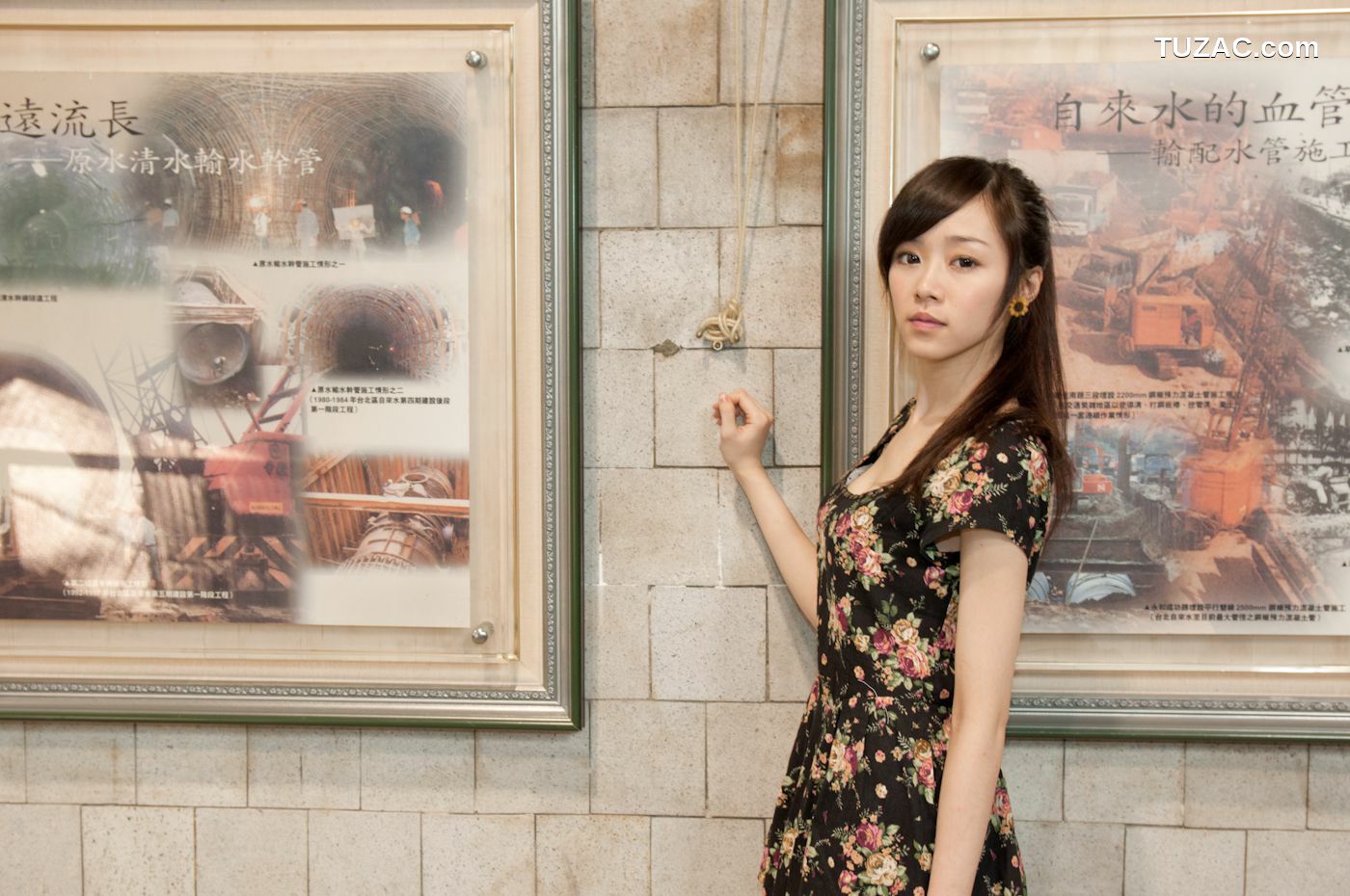 台湾正妹_台湾清纯正妹Mika《水博管街拍》写真集