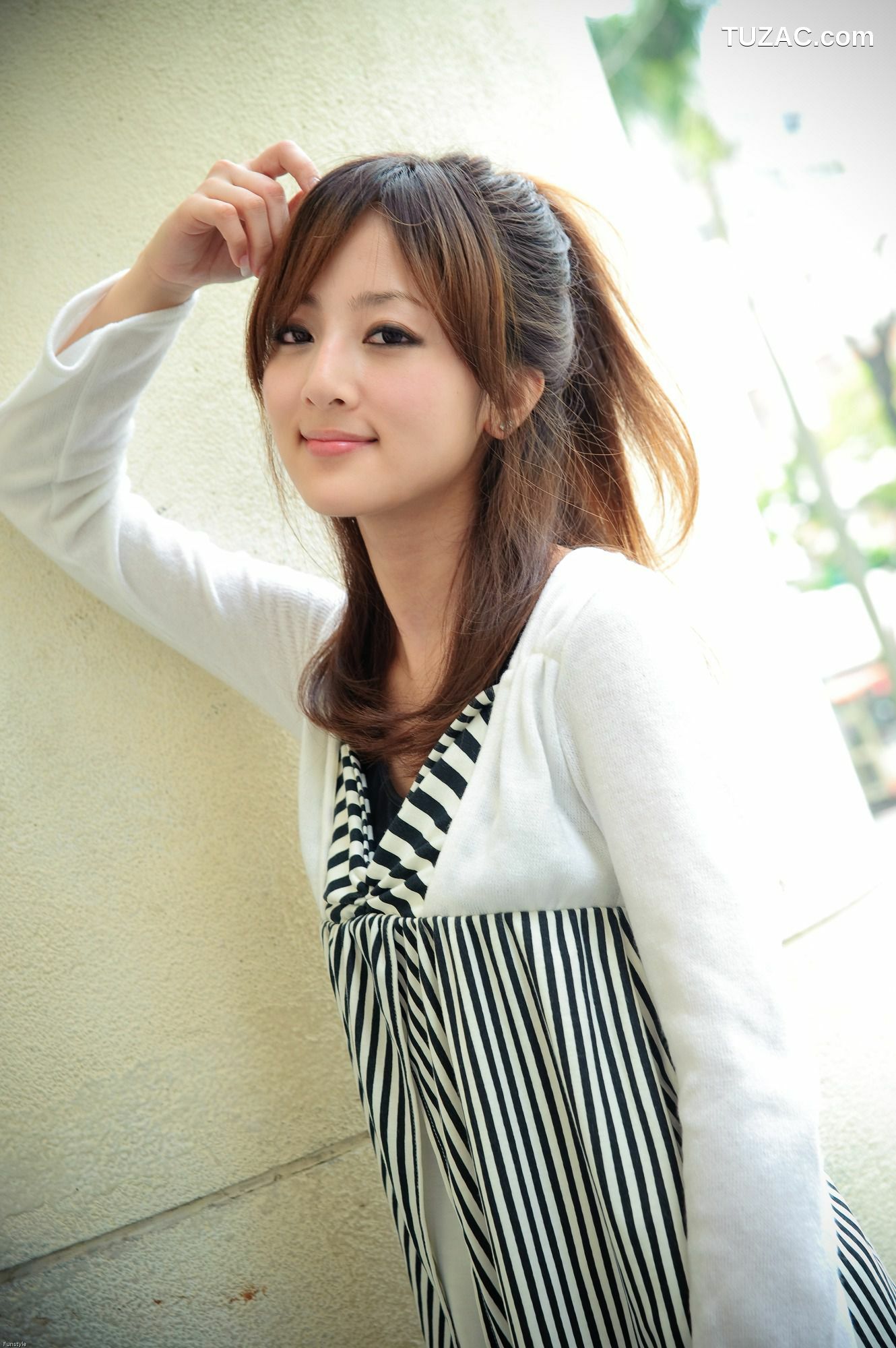 台湾正妹_台湾网络女神果子MM《華山藝文中心III +228公園》外拍写真集