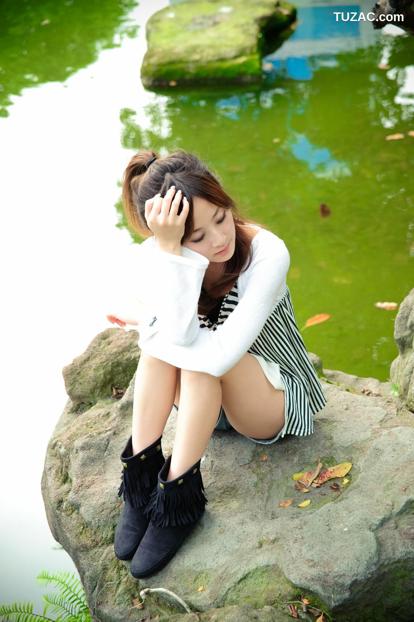 台湾正妹_台湾网络女神果子MM《華山藝文中心III +228公園》外拍写真集