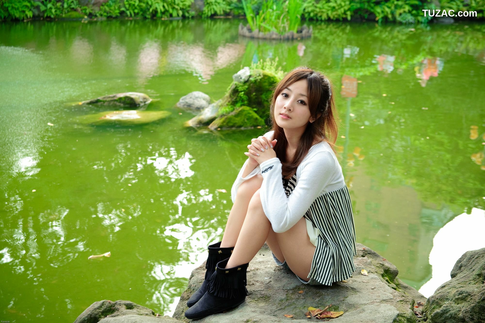 台湾正妹_台湾网络女神果子MM《華山藝文中心III +228公園》外拍写真集