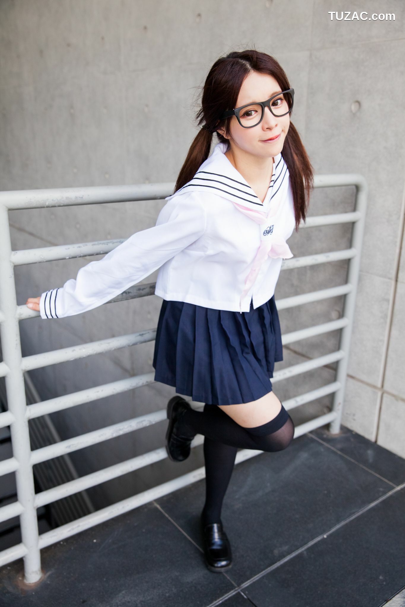 台湾正妹_台湾美女张齐郡JULIE《长筒袜校服少女》写真集