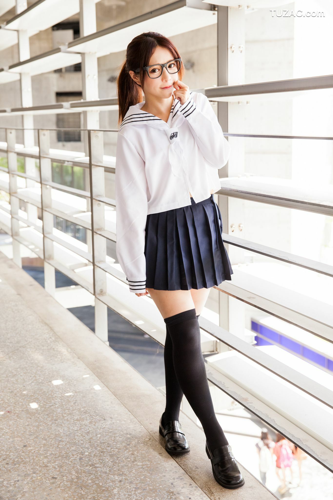 台湾正妹_台湾美女张齐郡JULIE《长筒袜校服少女》写真集