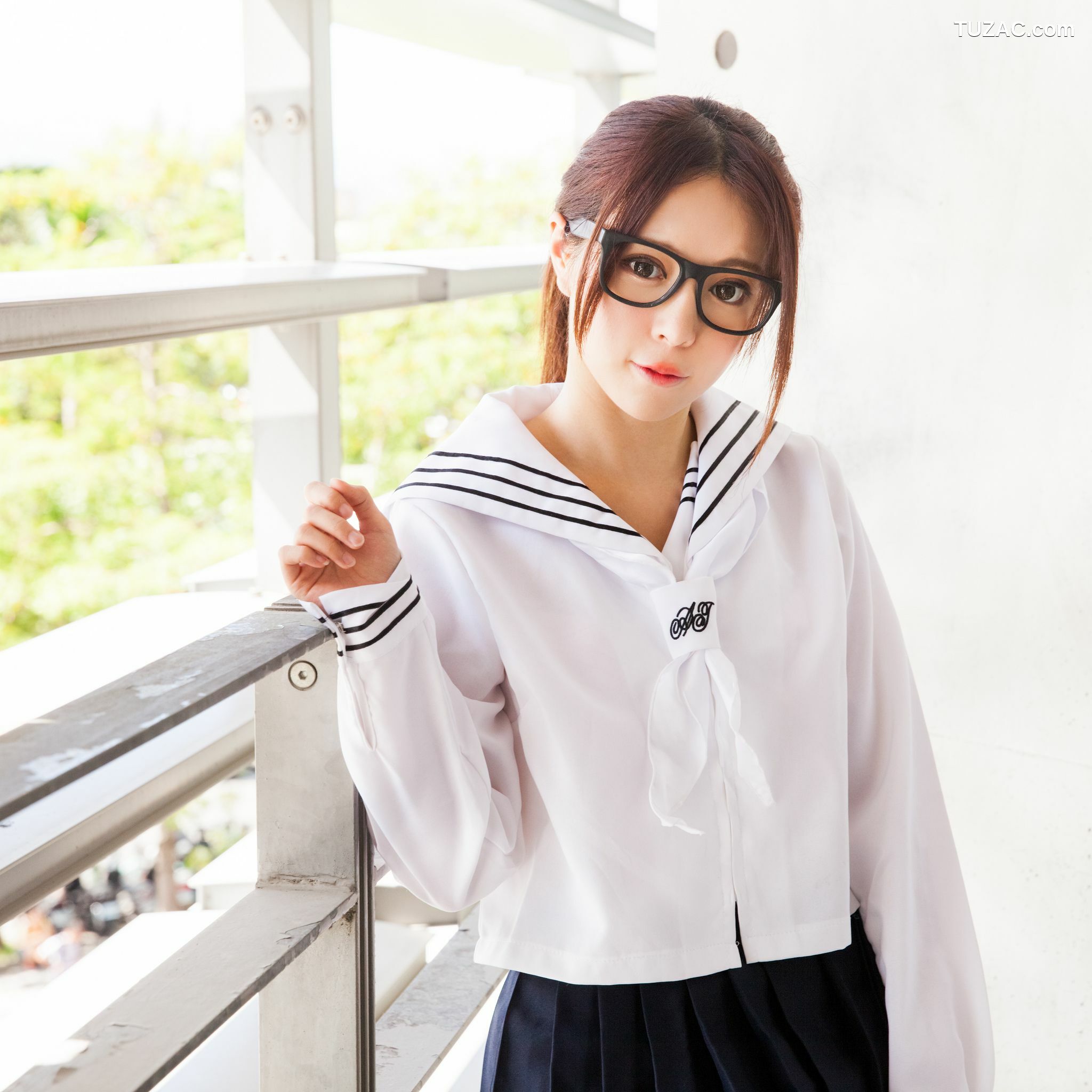 台湾正妹_台湾美女张齐郡JULIE《长筒袜校服少女》写真集