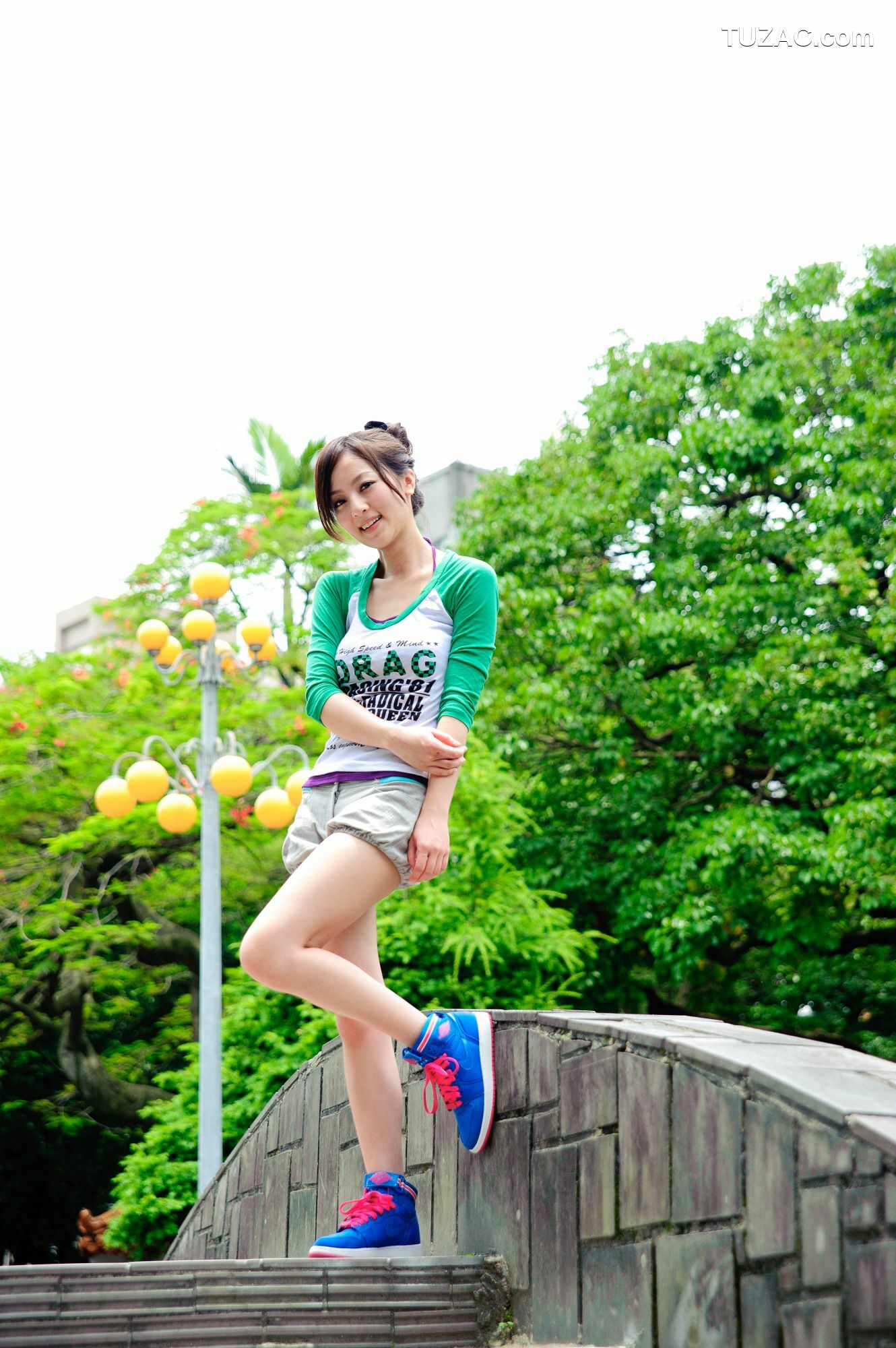 台湾正妹_果子MM/张允霏《228公園街拍》 第II部 写真集