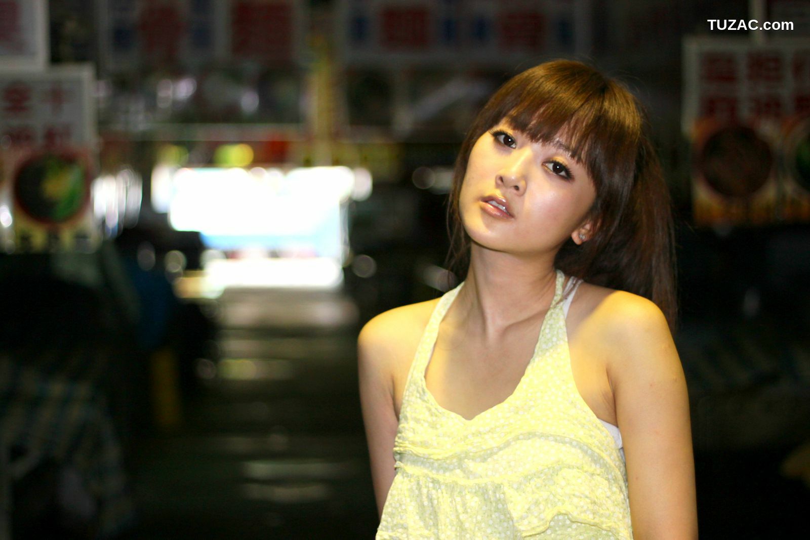台湾正妹_果子MM/张允霏《士林外拍》写真集