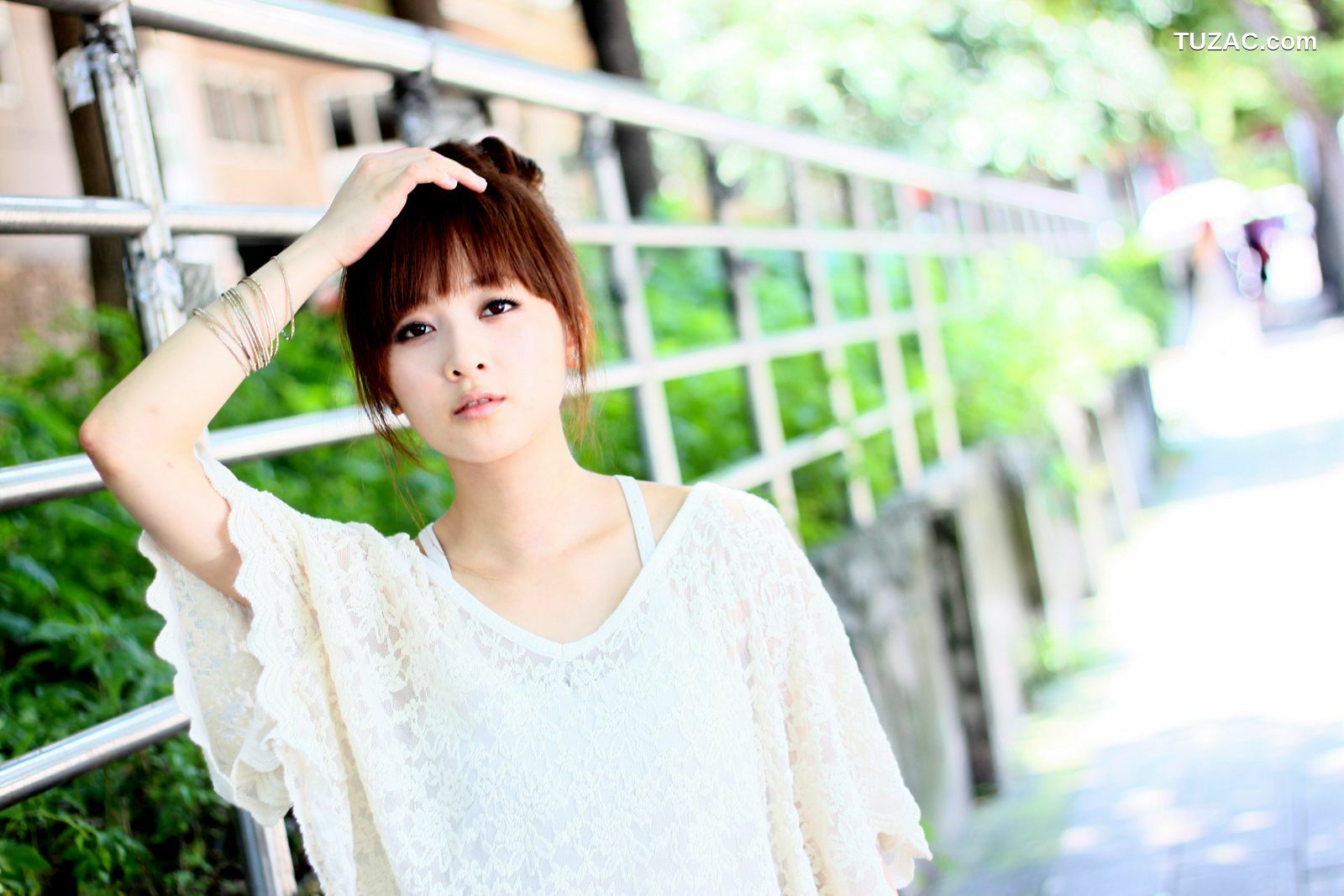 台湾正妹_果子MM/张允霏《士林外拍》写真集