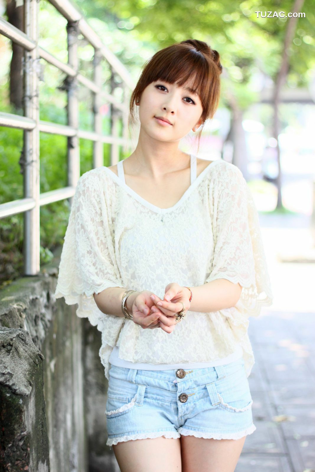 台湾正妹_果子MM/张允霏《士林外拍》写真集