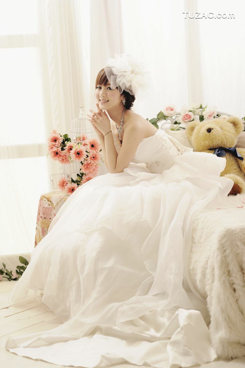 台湾正妹_果子MM/张凯洁《棚拍婚纱》写真集