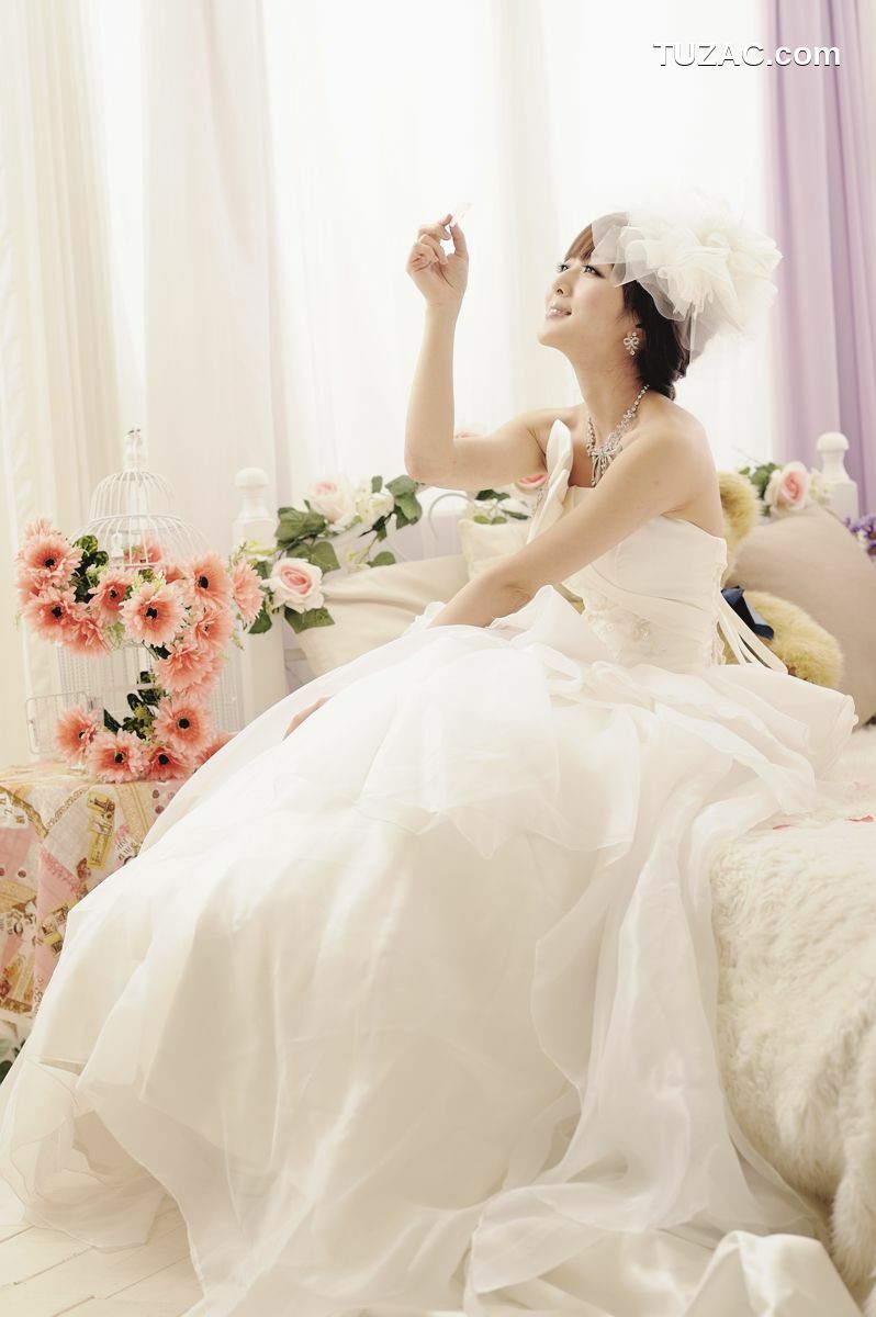 台湾正妹_果子MM/张凯洁《棚拍婚纱》写真集